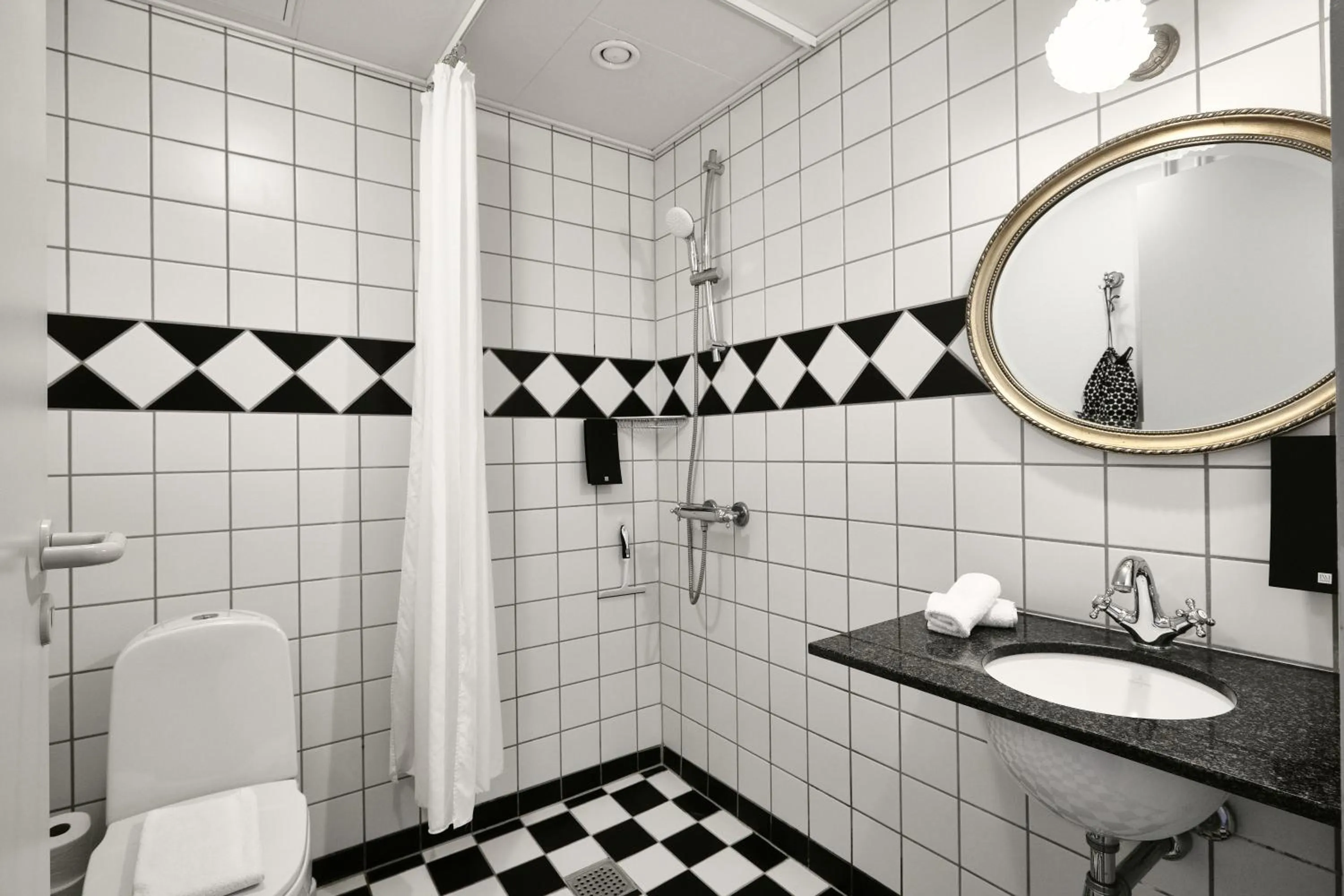 Shower in Hotel Ærø