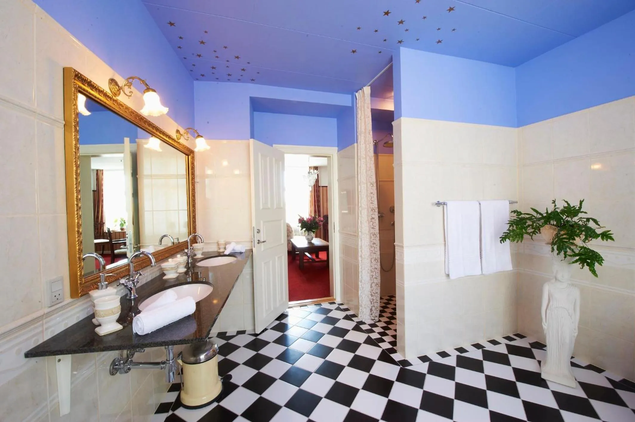 Bathroom in Hotel Ærø