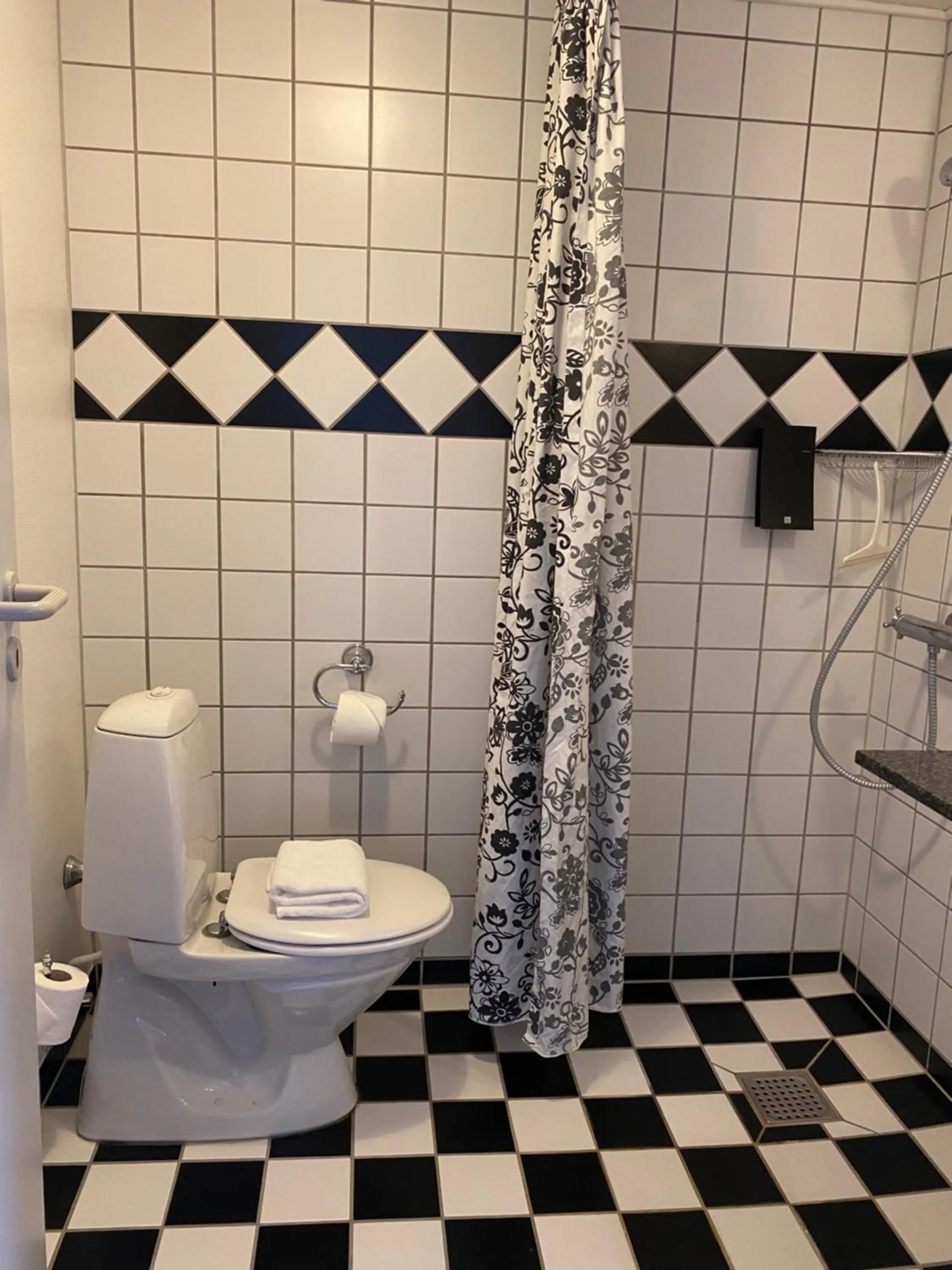 Bathroom in Hotel Ærø