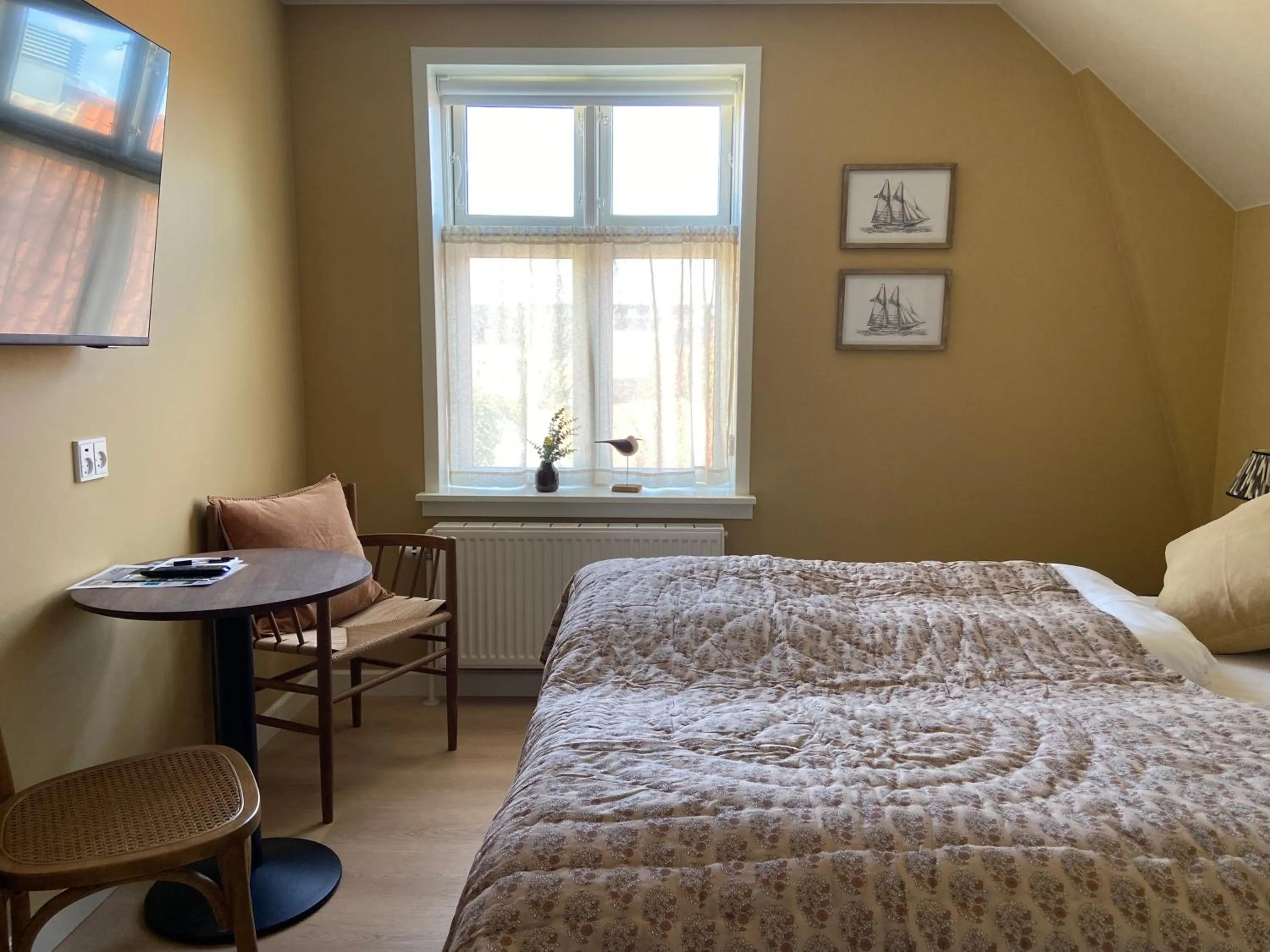 Bedroom, Bed in Hotel Ærø