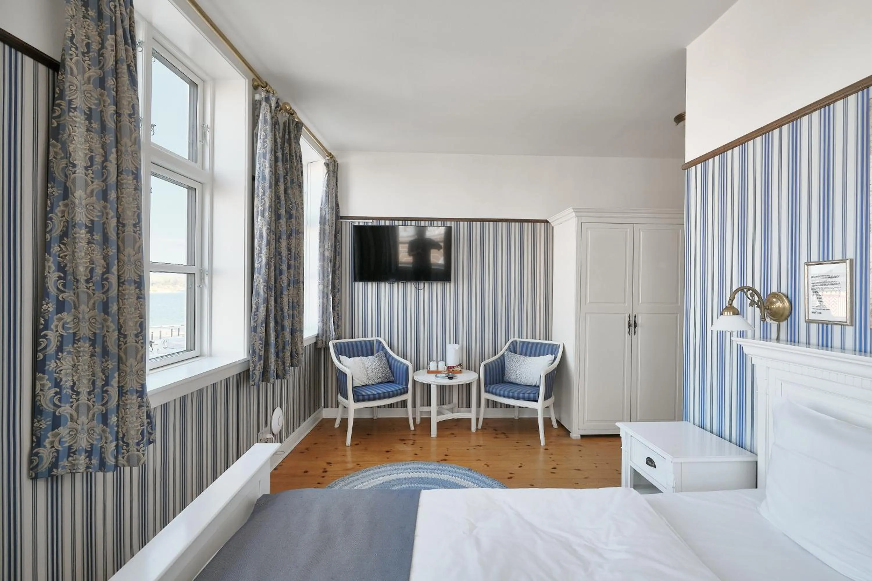 Bedroom, Bed in Hotel Ærø