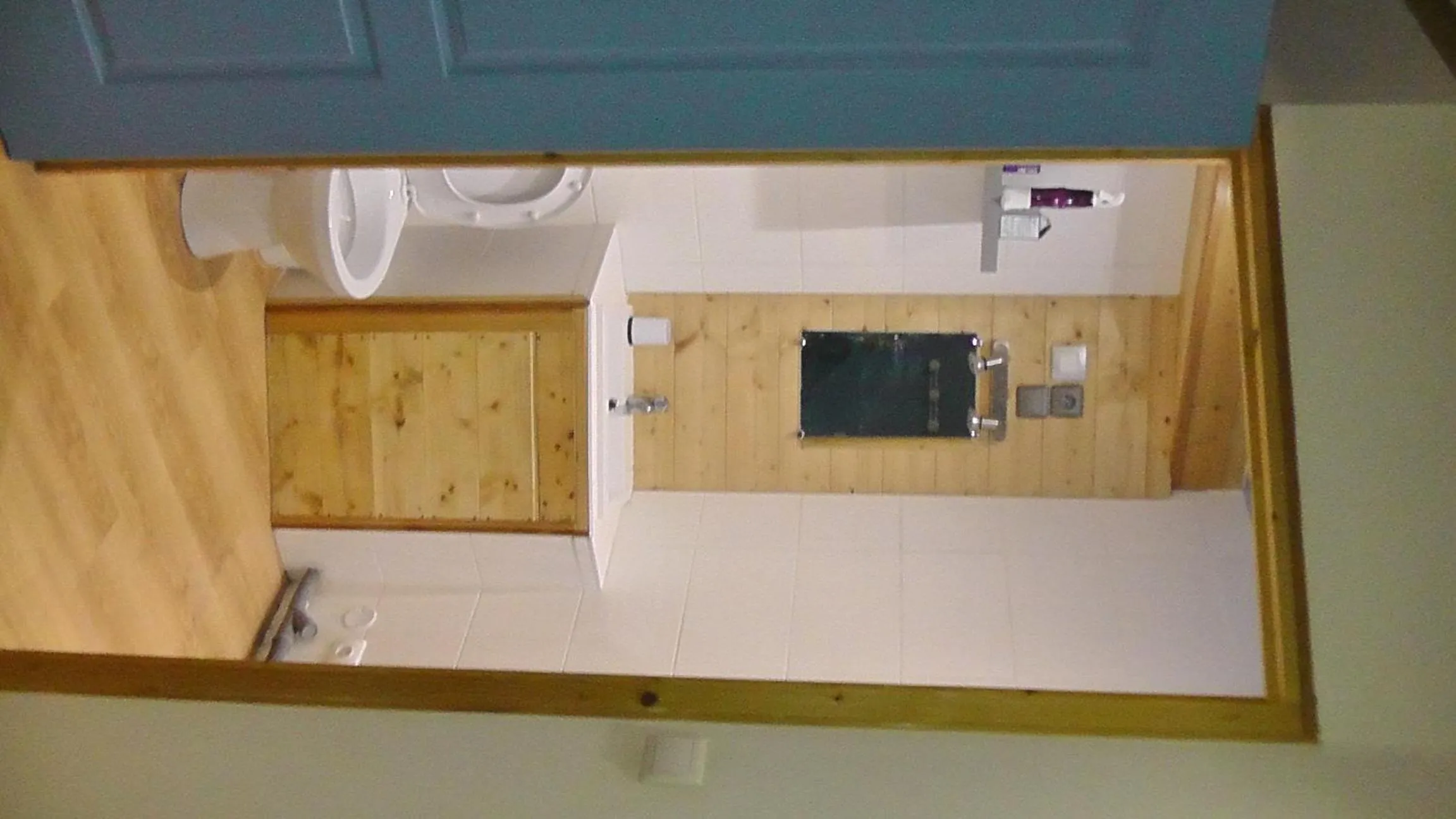 Bathroom in chez gus