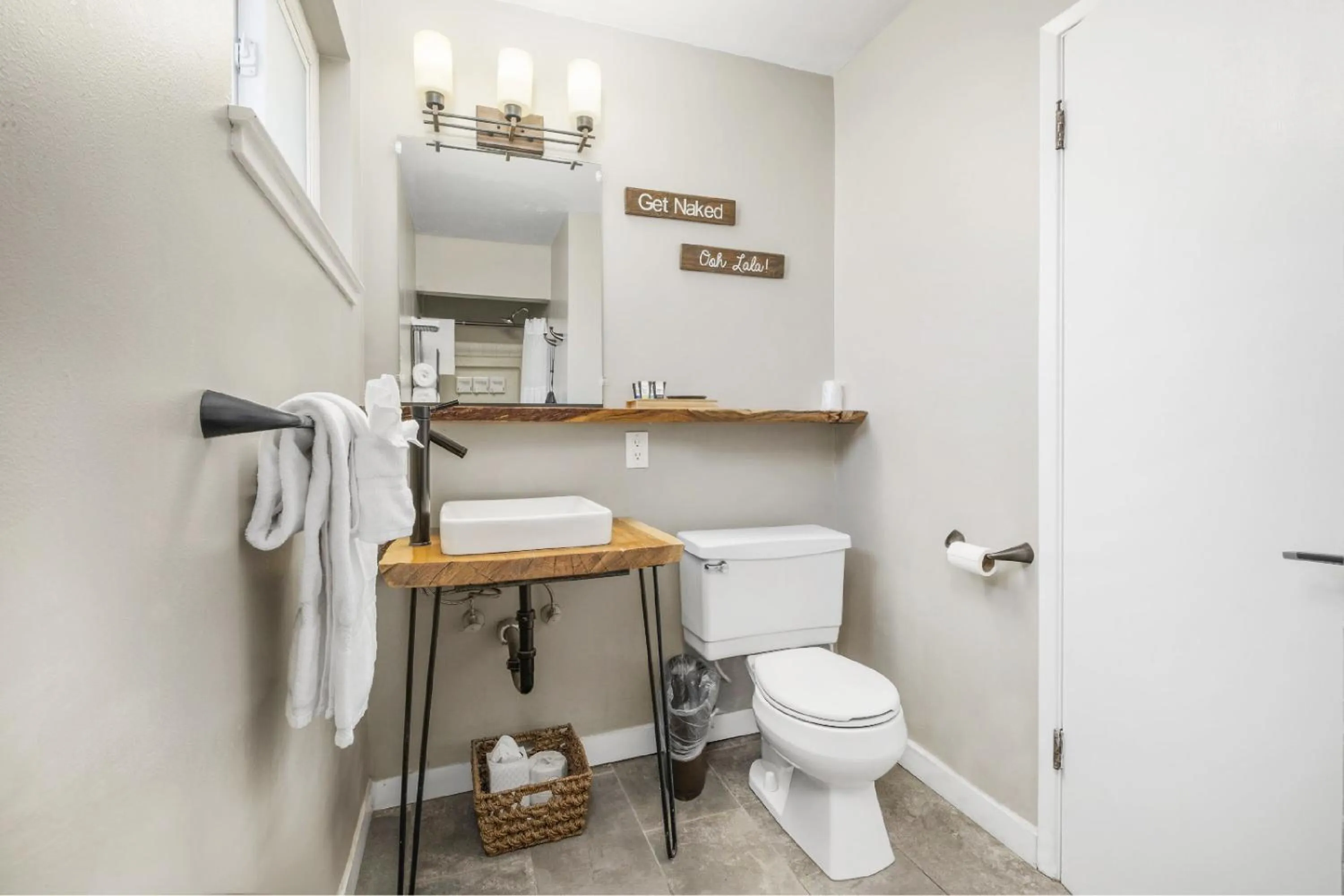 Shower in Resthaven Tahoe