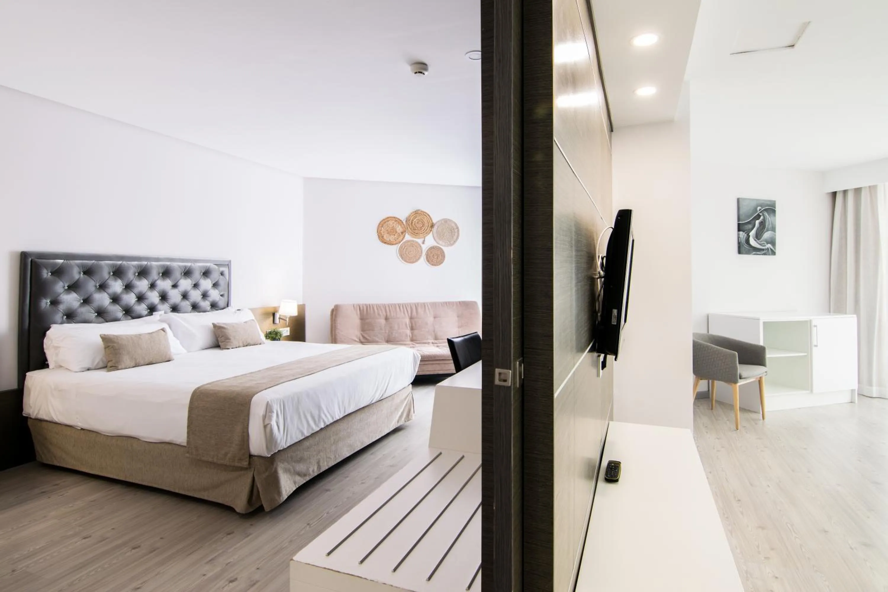 Communal lounge/ TV room, Bed in Cullera Holiday