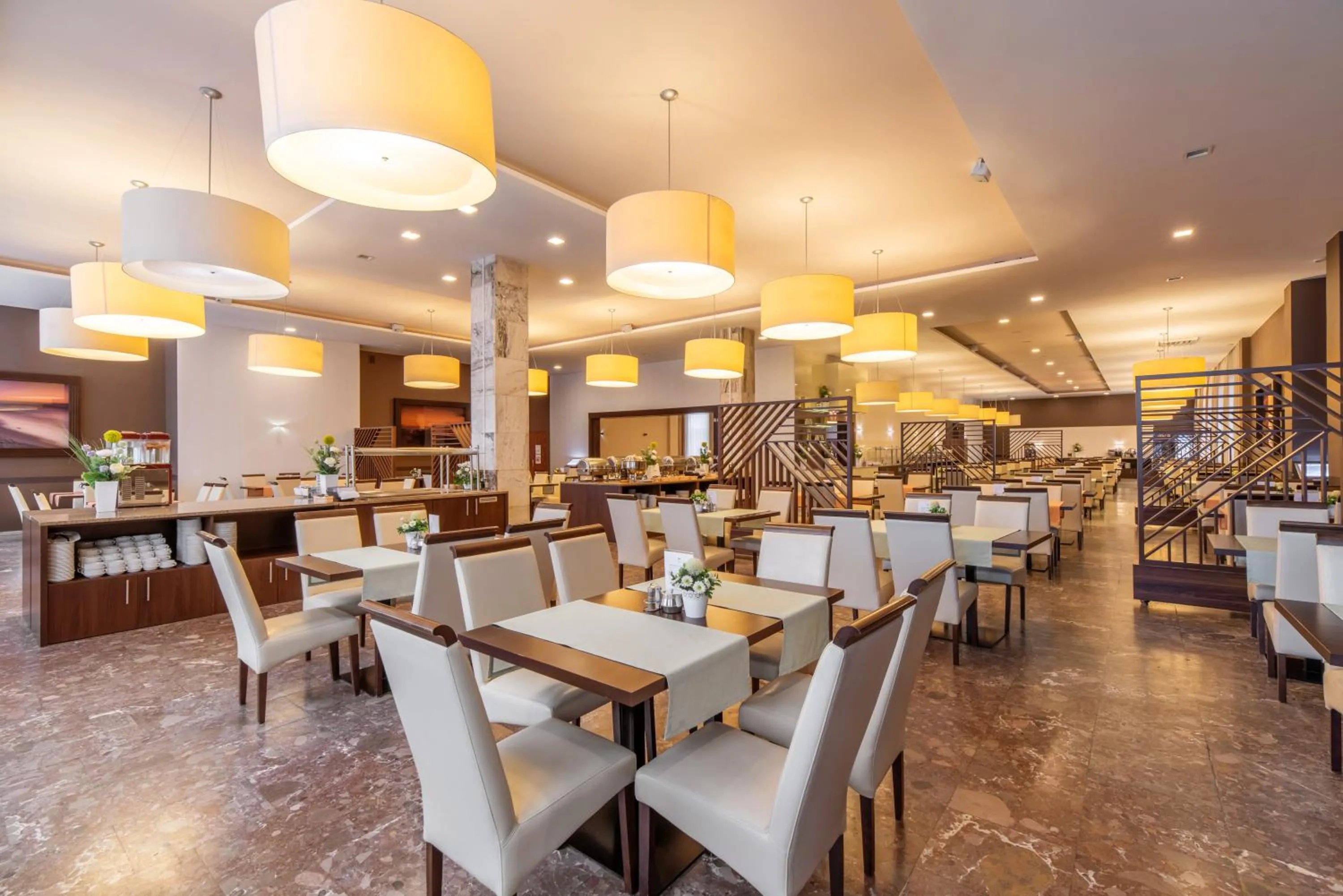 Restaurant/places to eat in Vestina Wellness & SPA Hotel