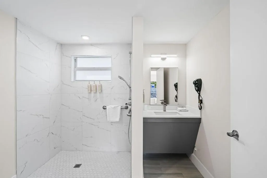 Shower in The Garden Hotel & Resort