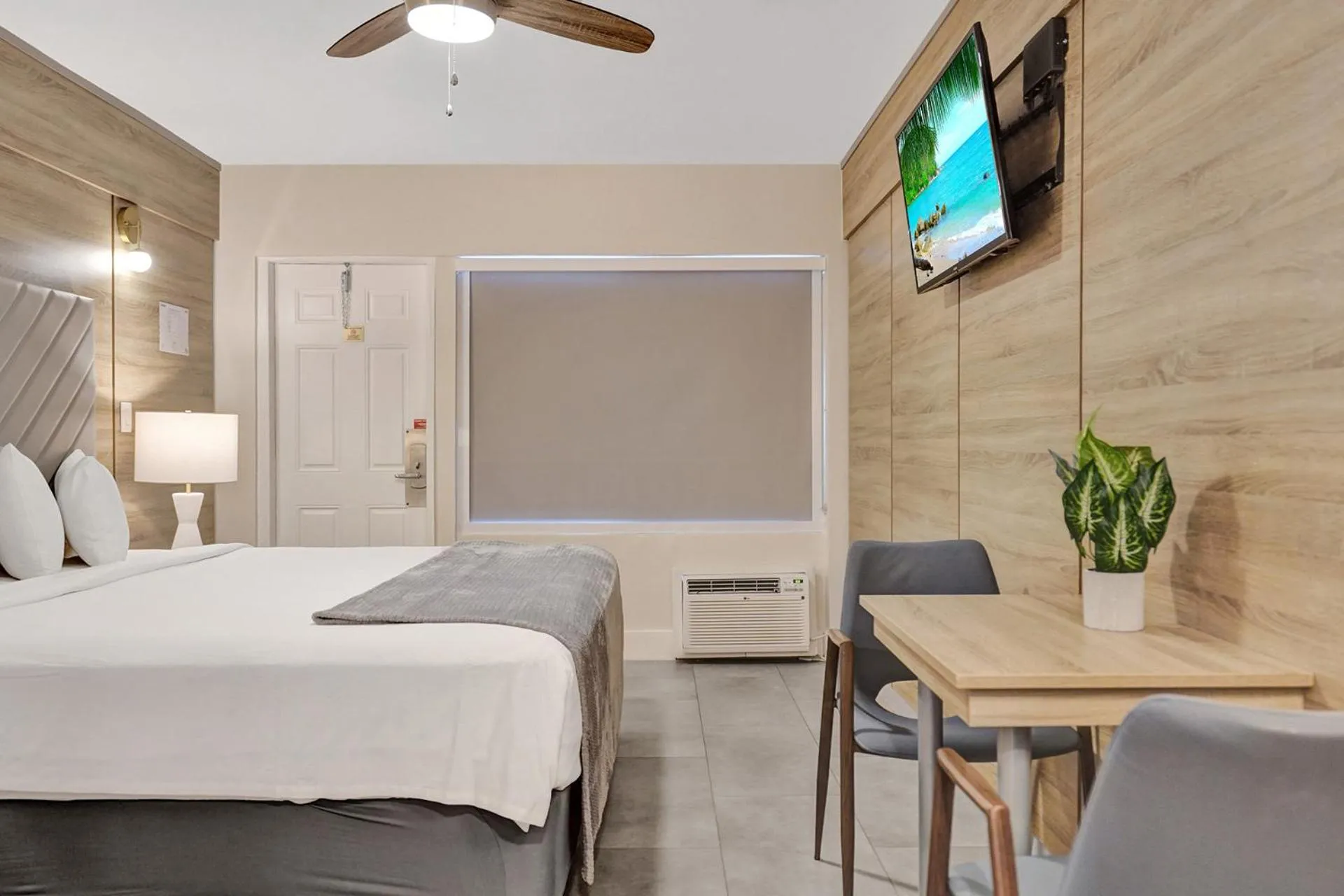 Bedroom, Bed in The Garden Hotel & Resort