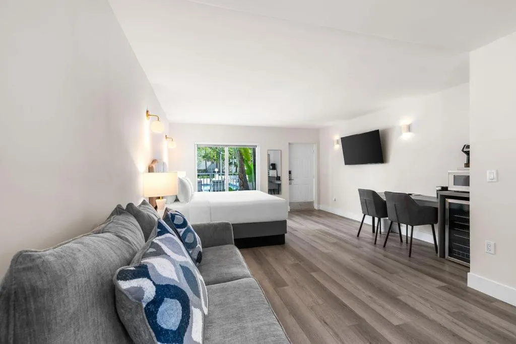 Seating area, Bed in The Garden Hotel & Resort