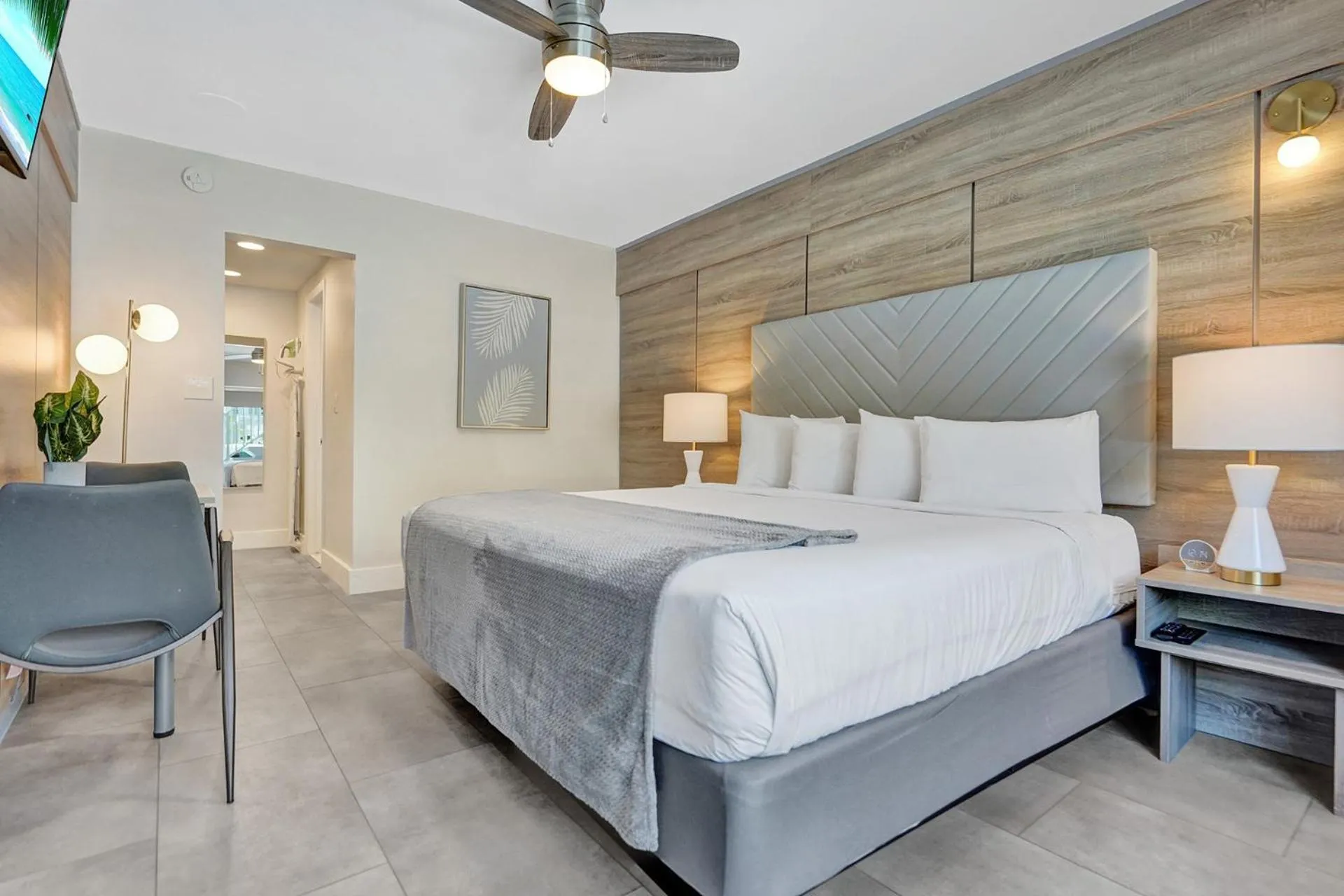 Bedroom, Bed in The Garden Hotel & Resort