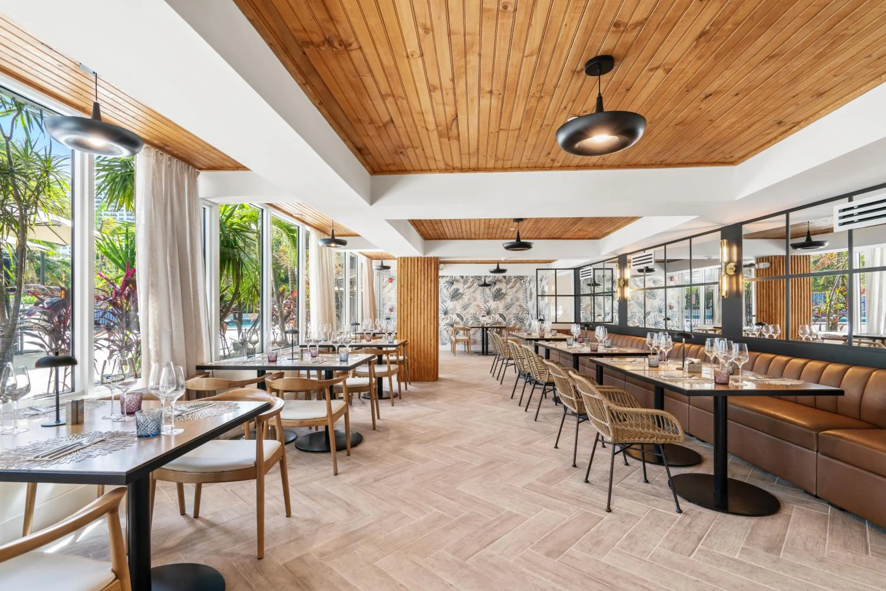 Restaurant/places to eat in The Garden Hotel & Resort