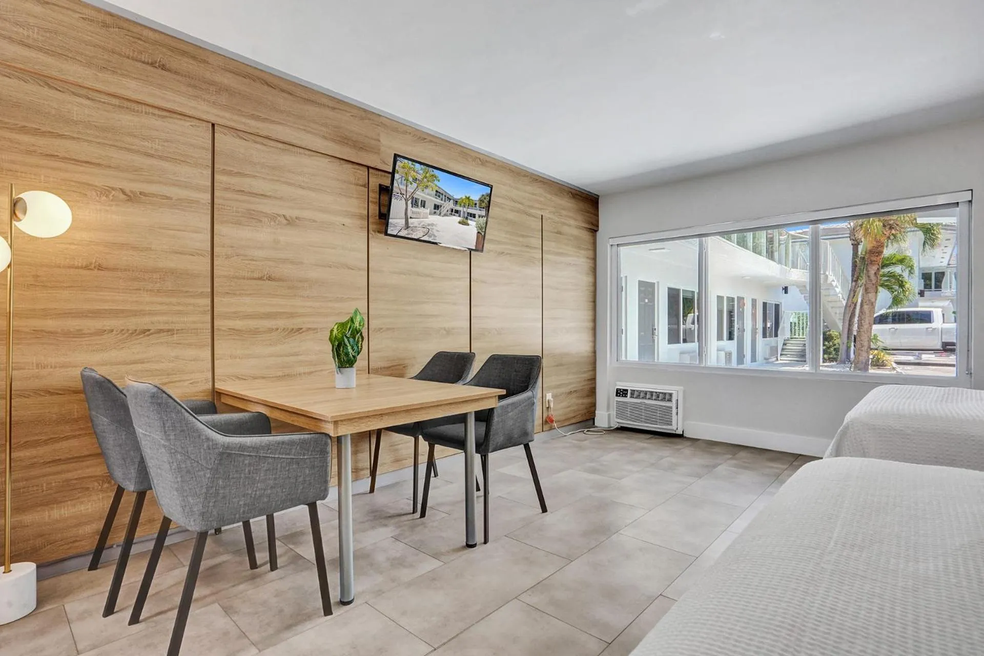 Seating area, Bed in The Garden Hotel & Resort