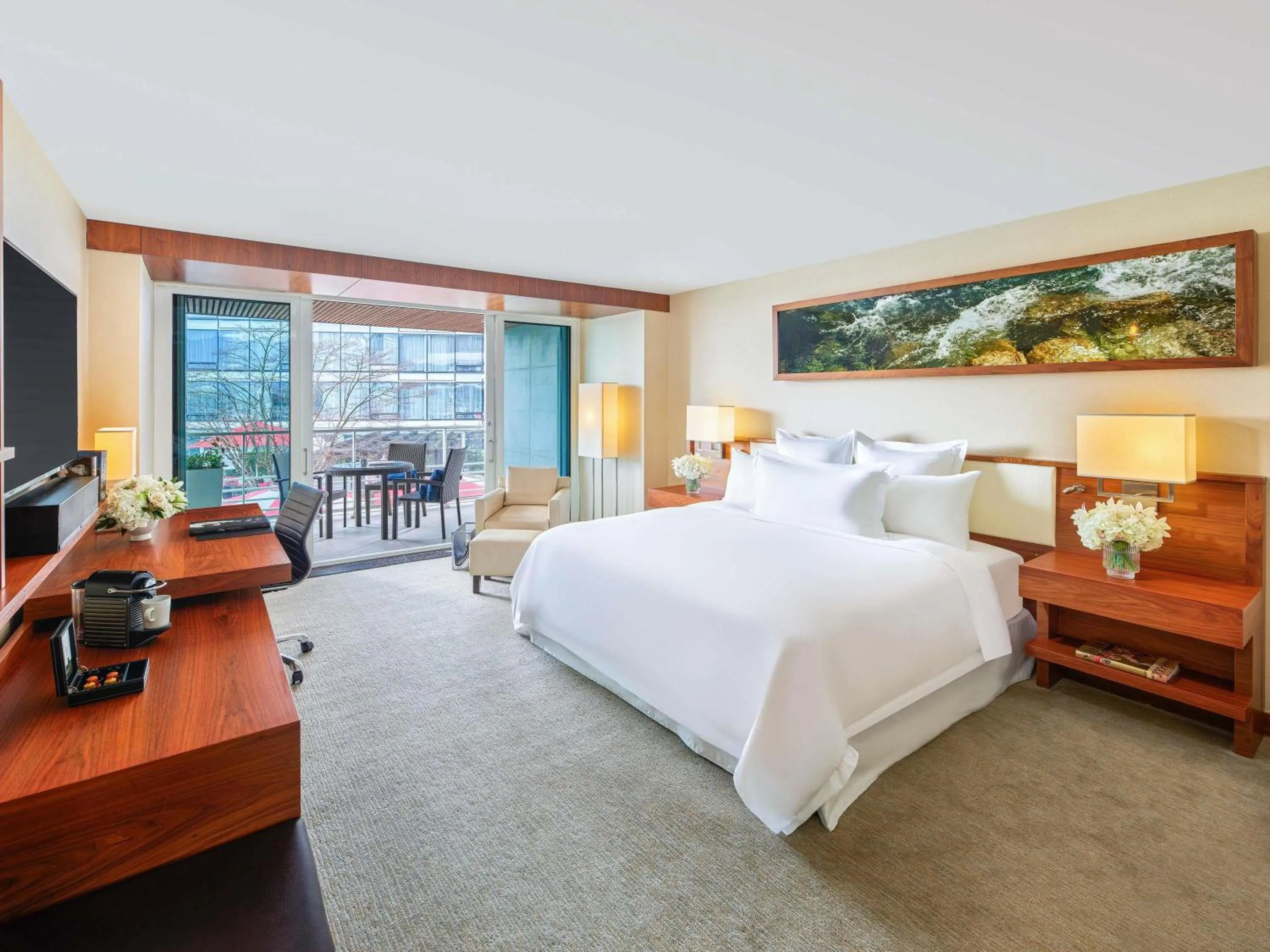 Bedroom, Bed in Fairmont Pacific Rim