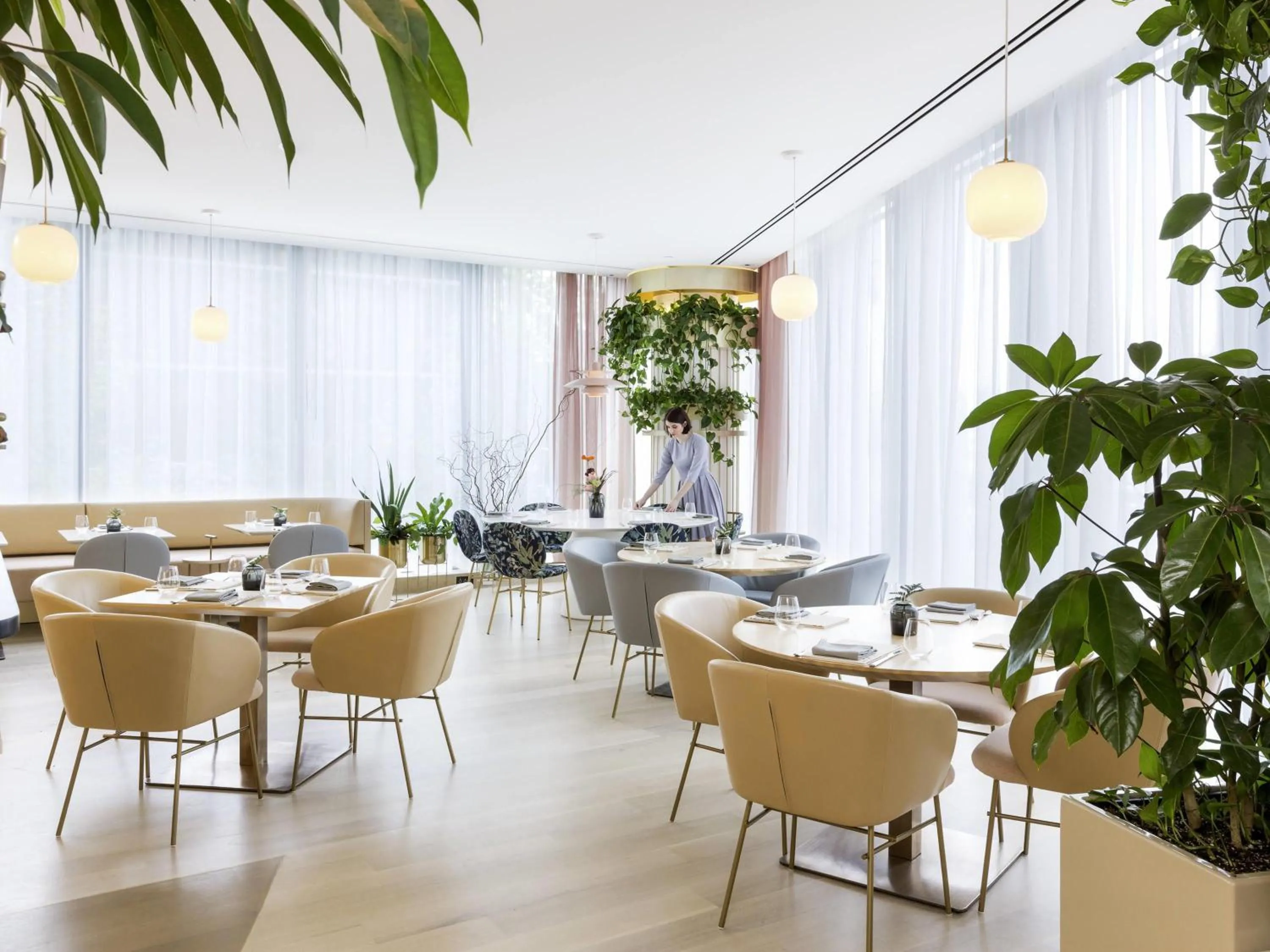 Restaurant/places to eat in Fairmont Pacific Rim