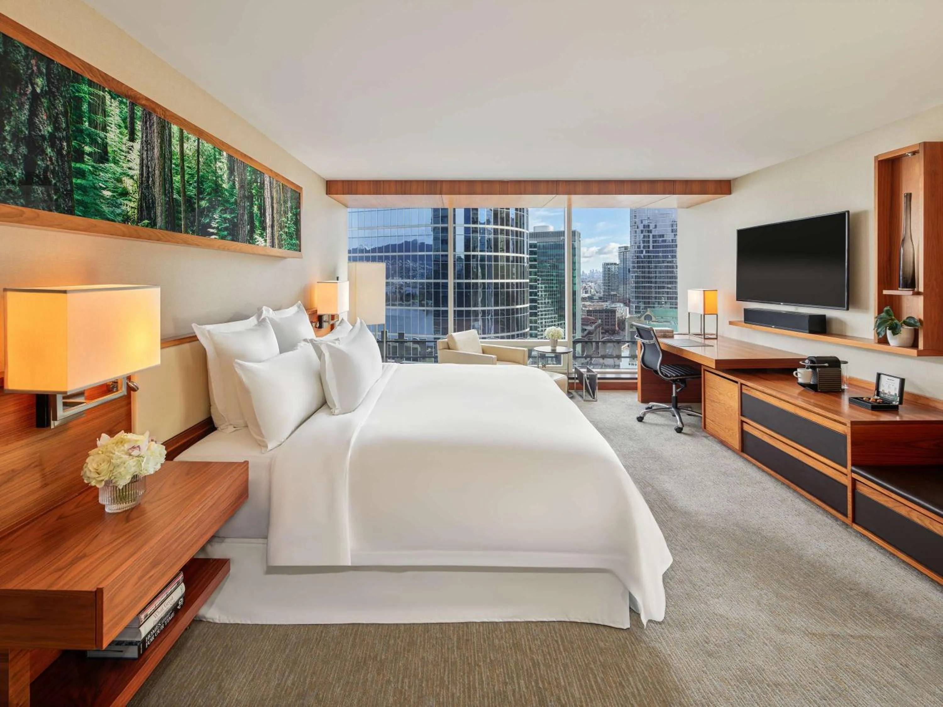 Deluxe City View Room with King Bed in Fairmont Pacific Rim