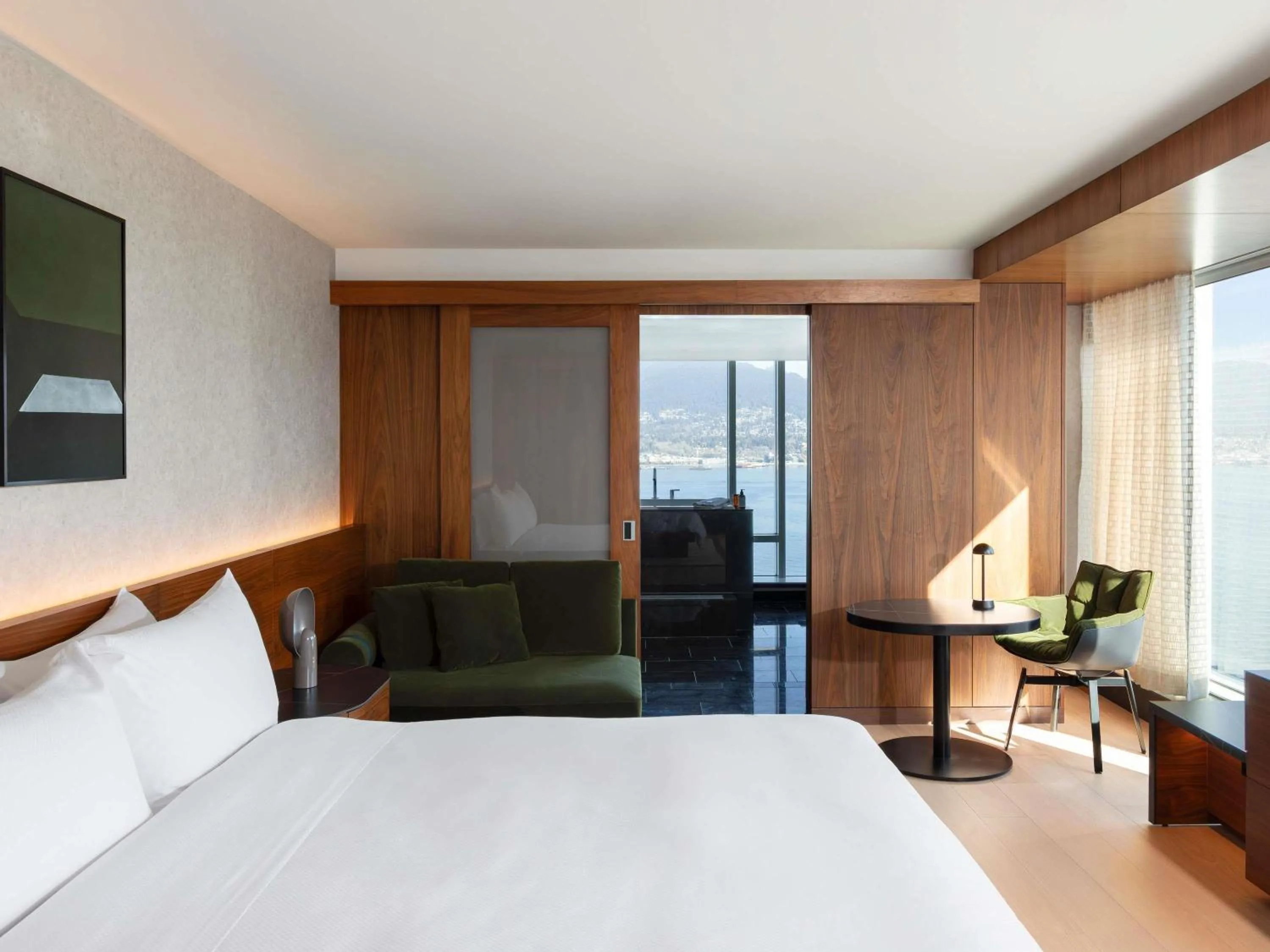 Bedroom, Bed in Fairmont Pacific Rim