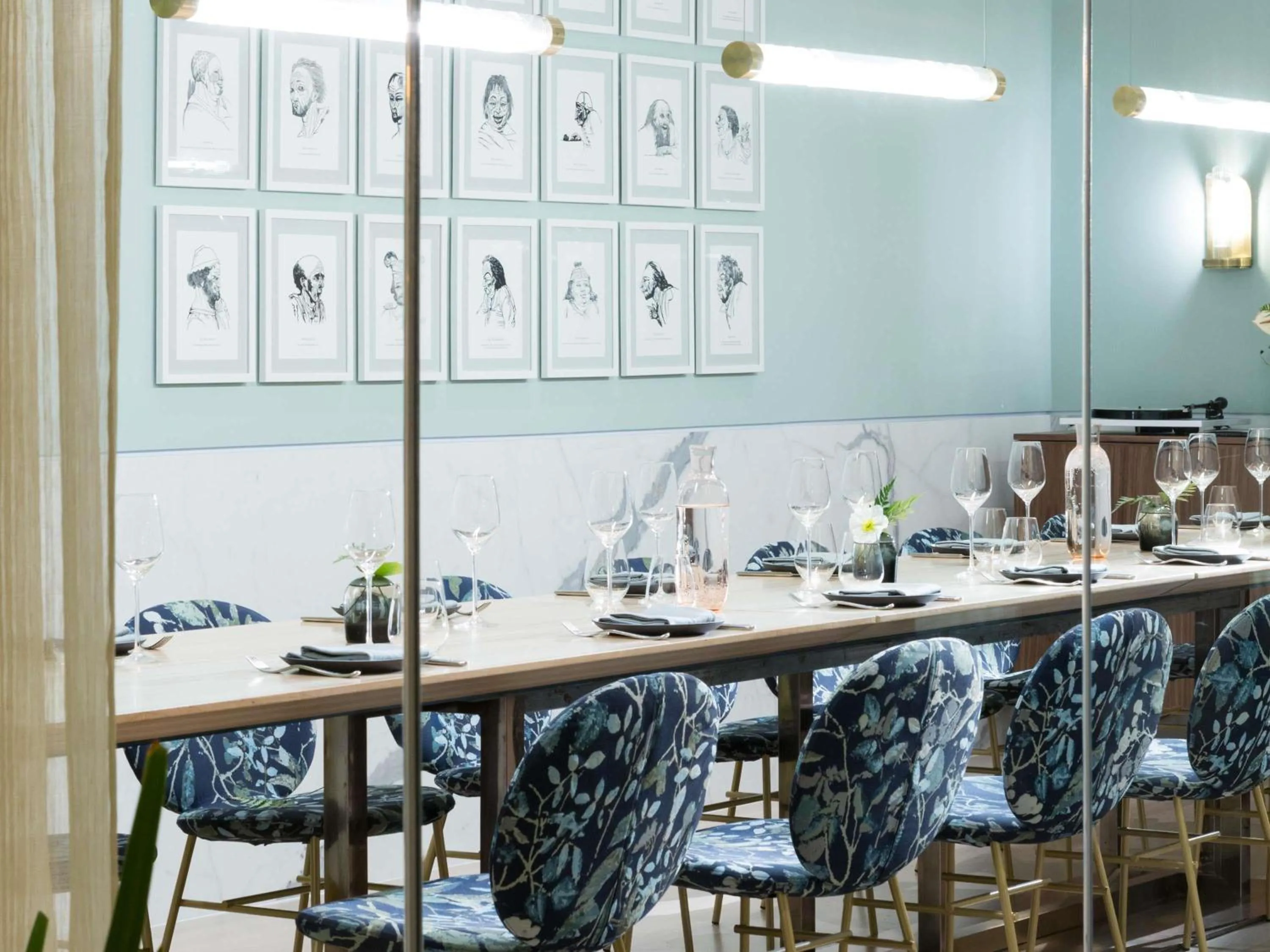 Restaurant/places to eat in Fairmont Pacific Rim