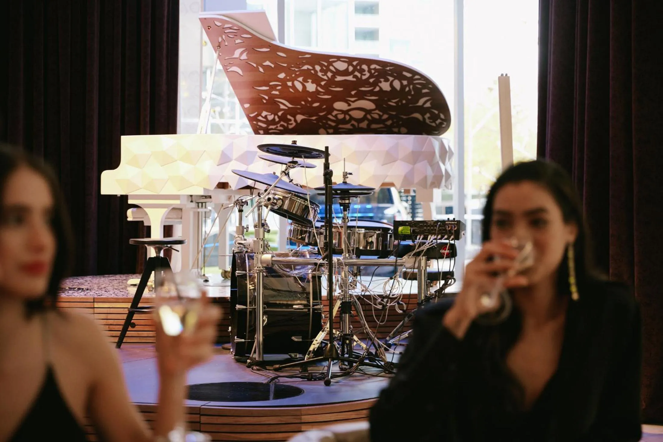 Lounge or bar in Fairmont Pacific Rim