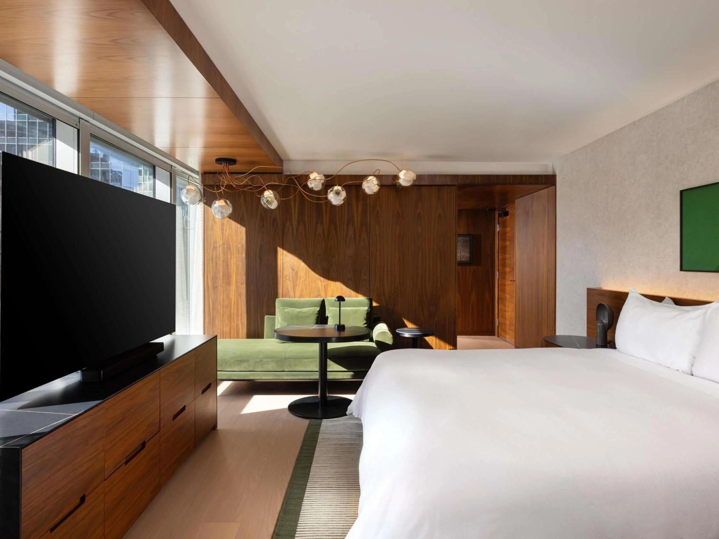 Bedroom, Bed in Fairmont Pacific Rim