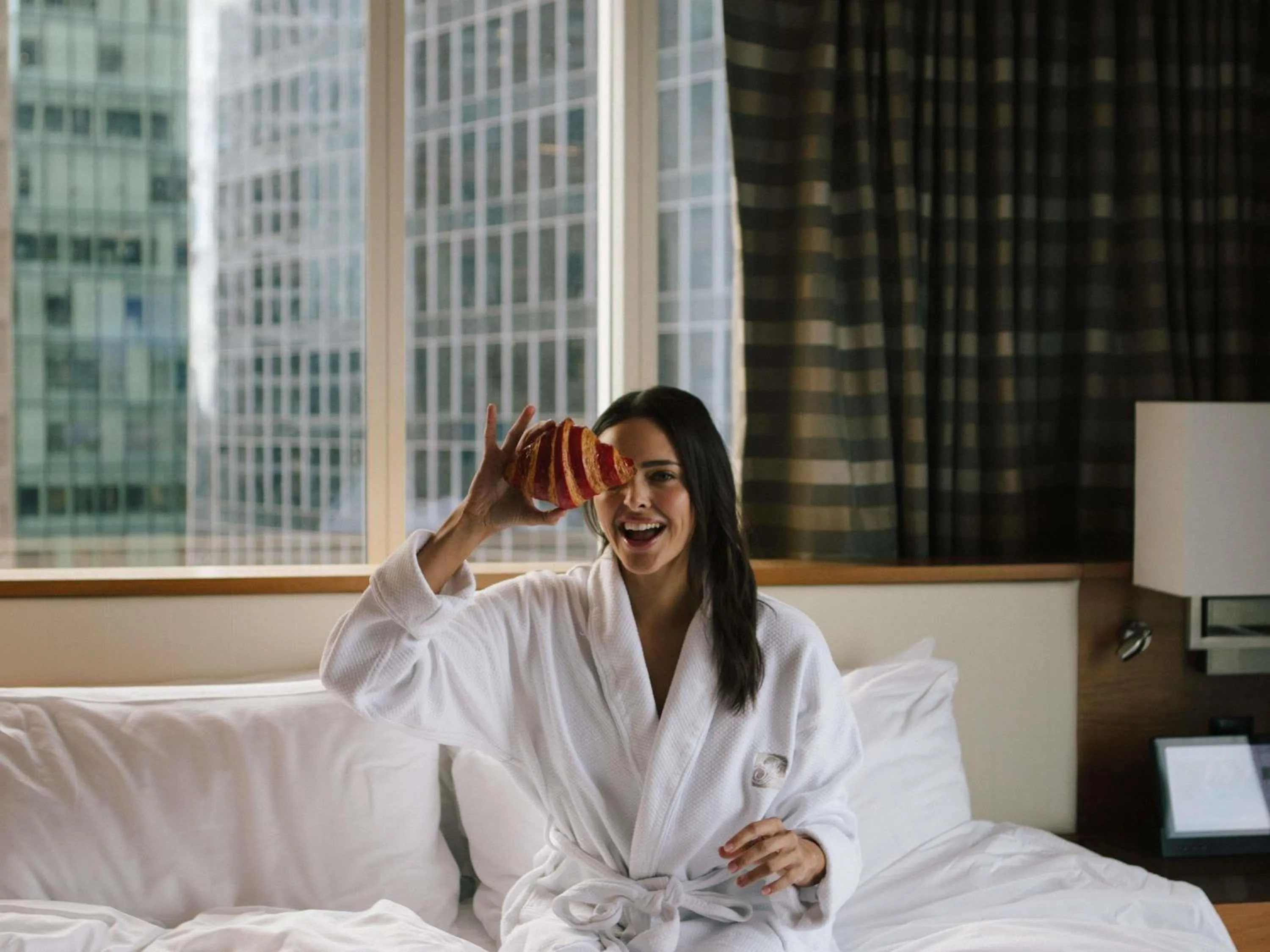 Restaurant/places to eat, Bed in Fairmont Pacific Rim