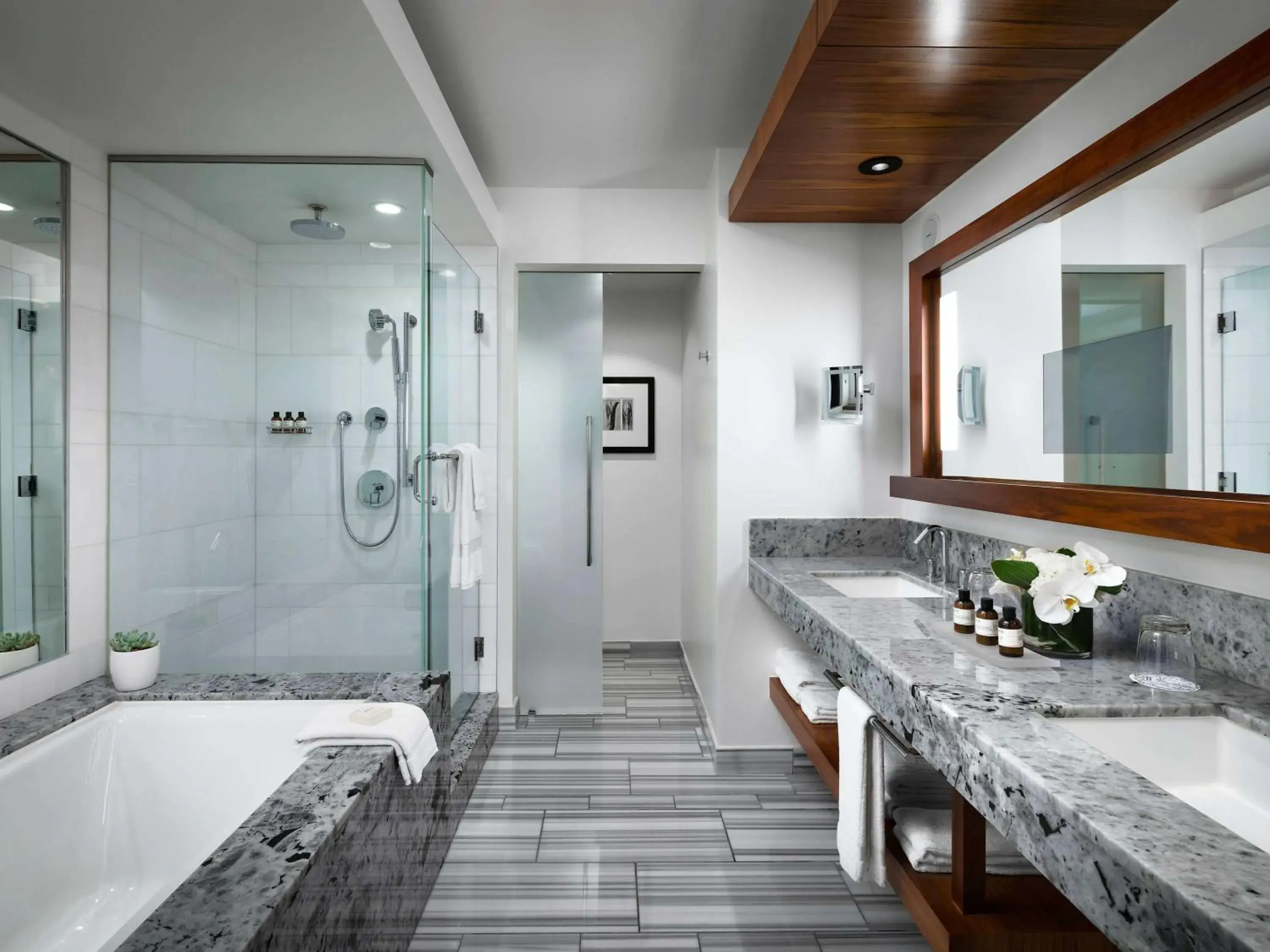 Queen Room with Two Queen Beds in Fairmont Pacific Rim Queen Room with Two Queen Beds in Fairmont Pacific Rim