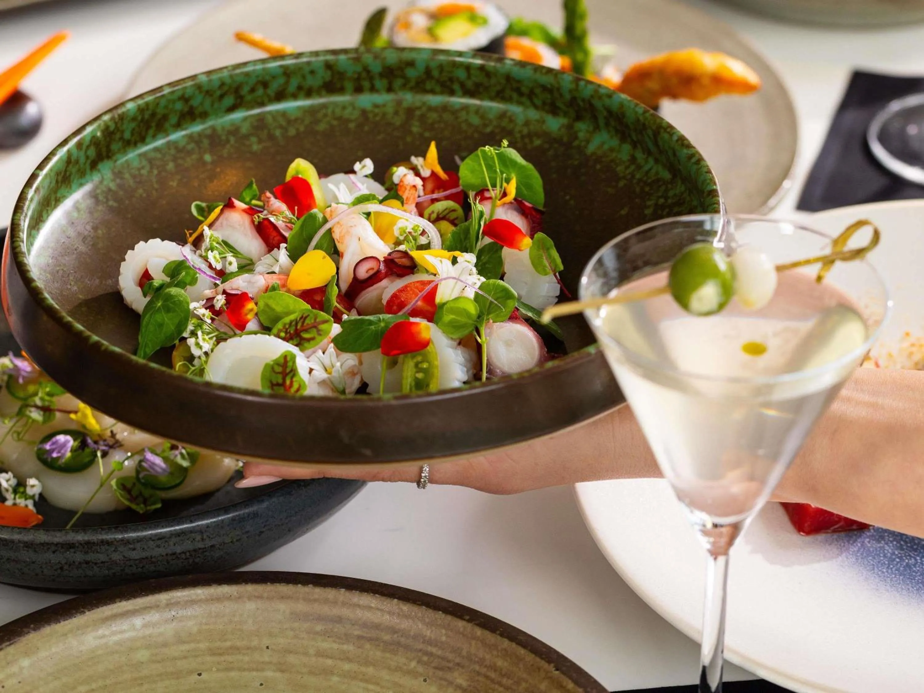 Lounge or bar in Fairmont Pacific Rim