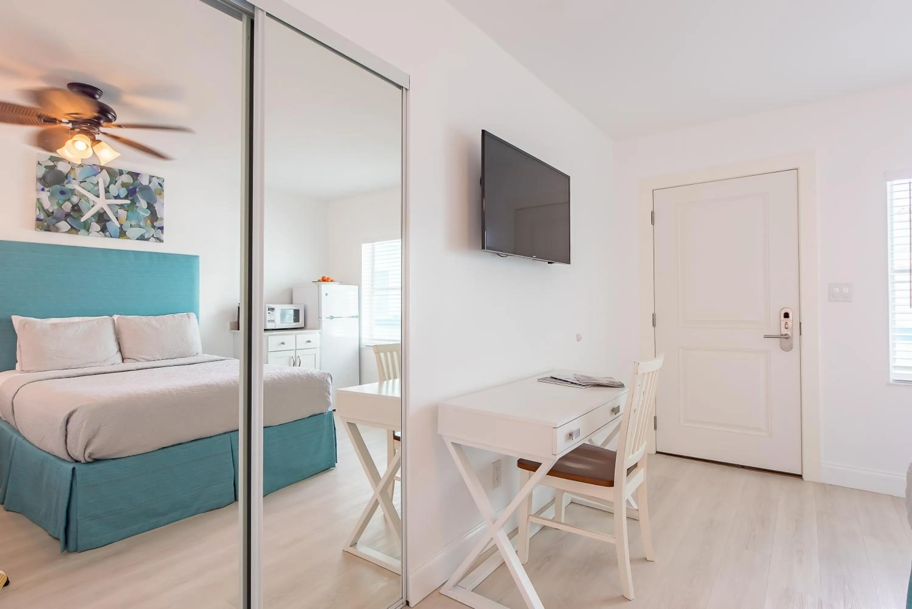 Bed in Sea Beach Plaza