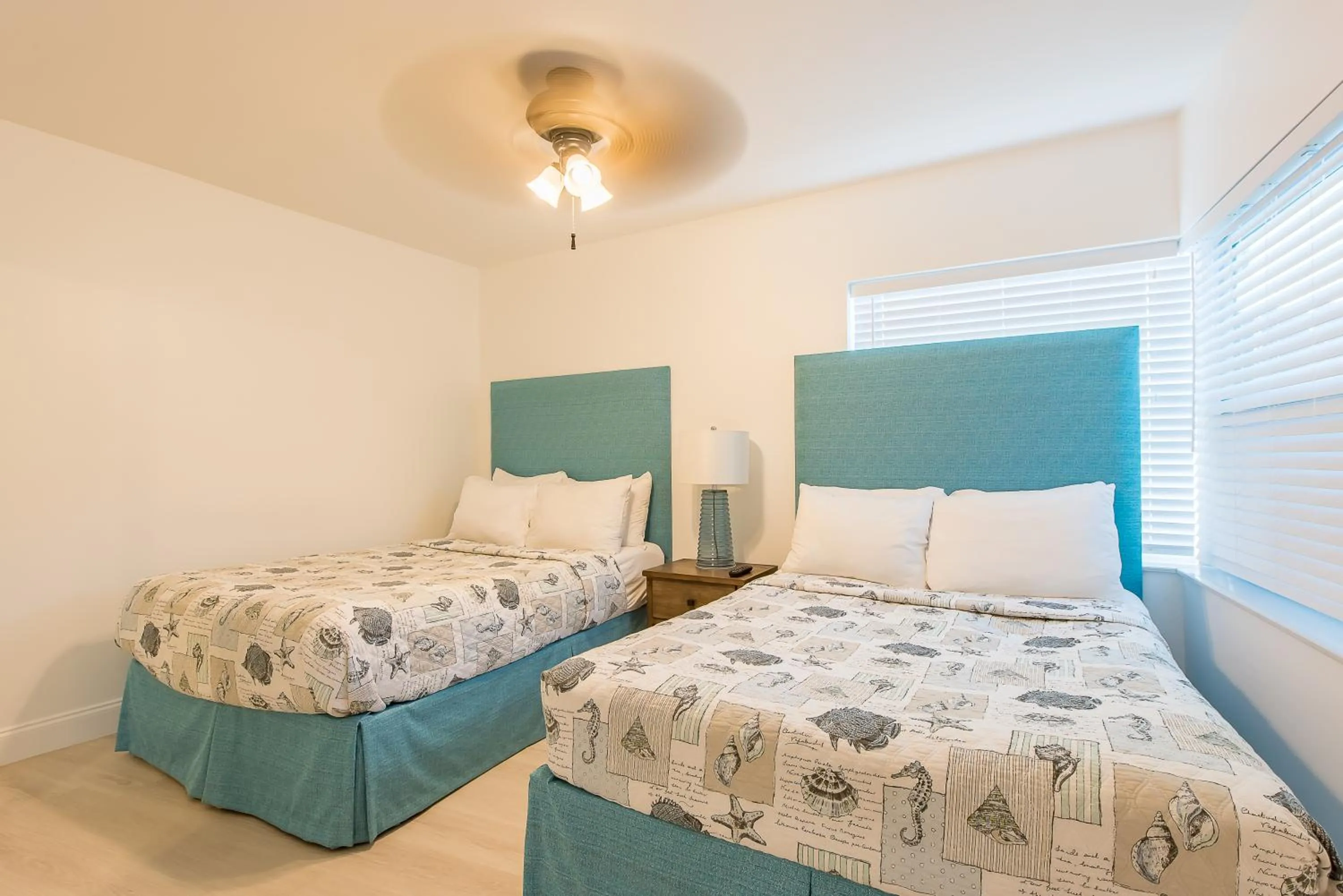 Bed in Sea Beach Plaza