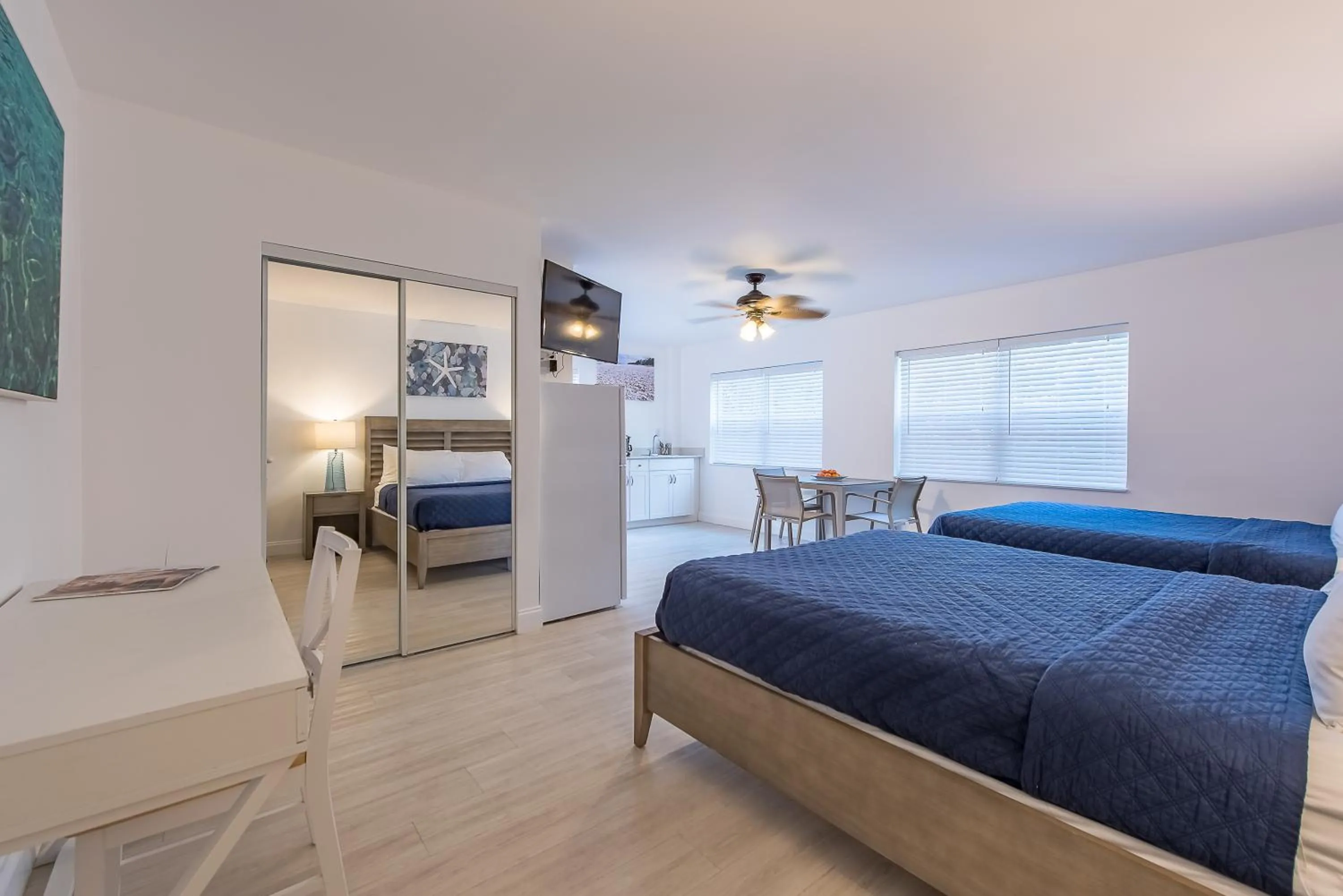 Bed in Sea Beach Plaza