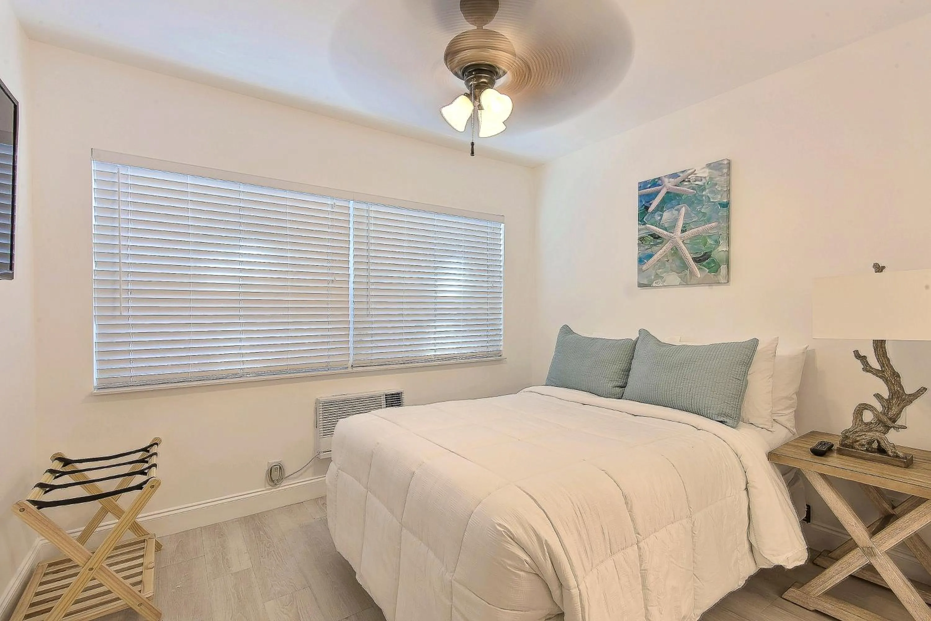 Bed in Sea Beach Plaza