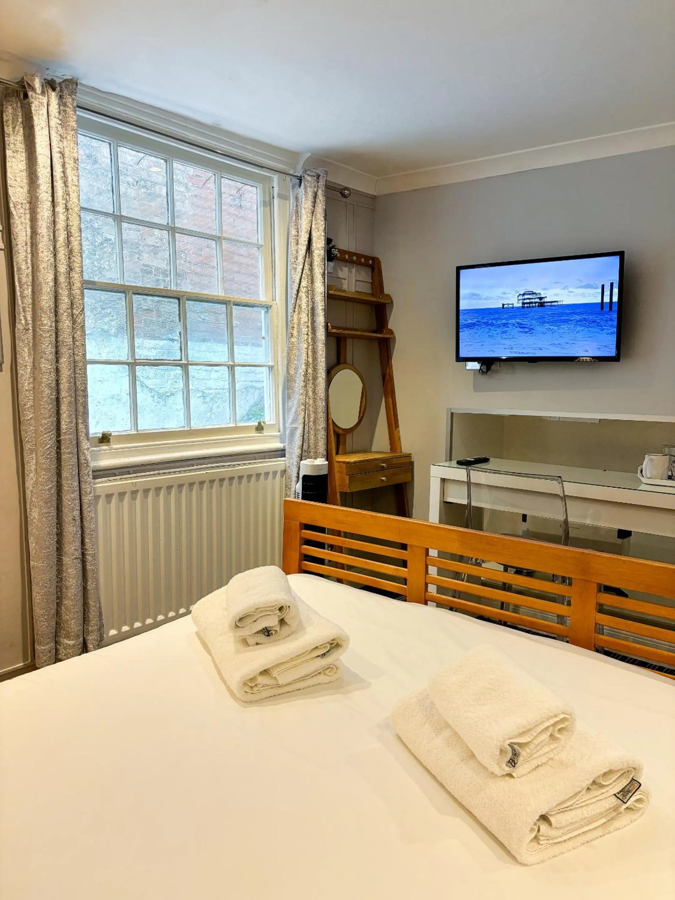Bedroom, Bed in X Hotel Brunswick Square