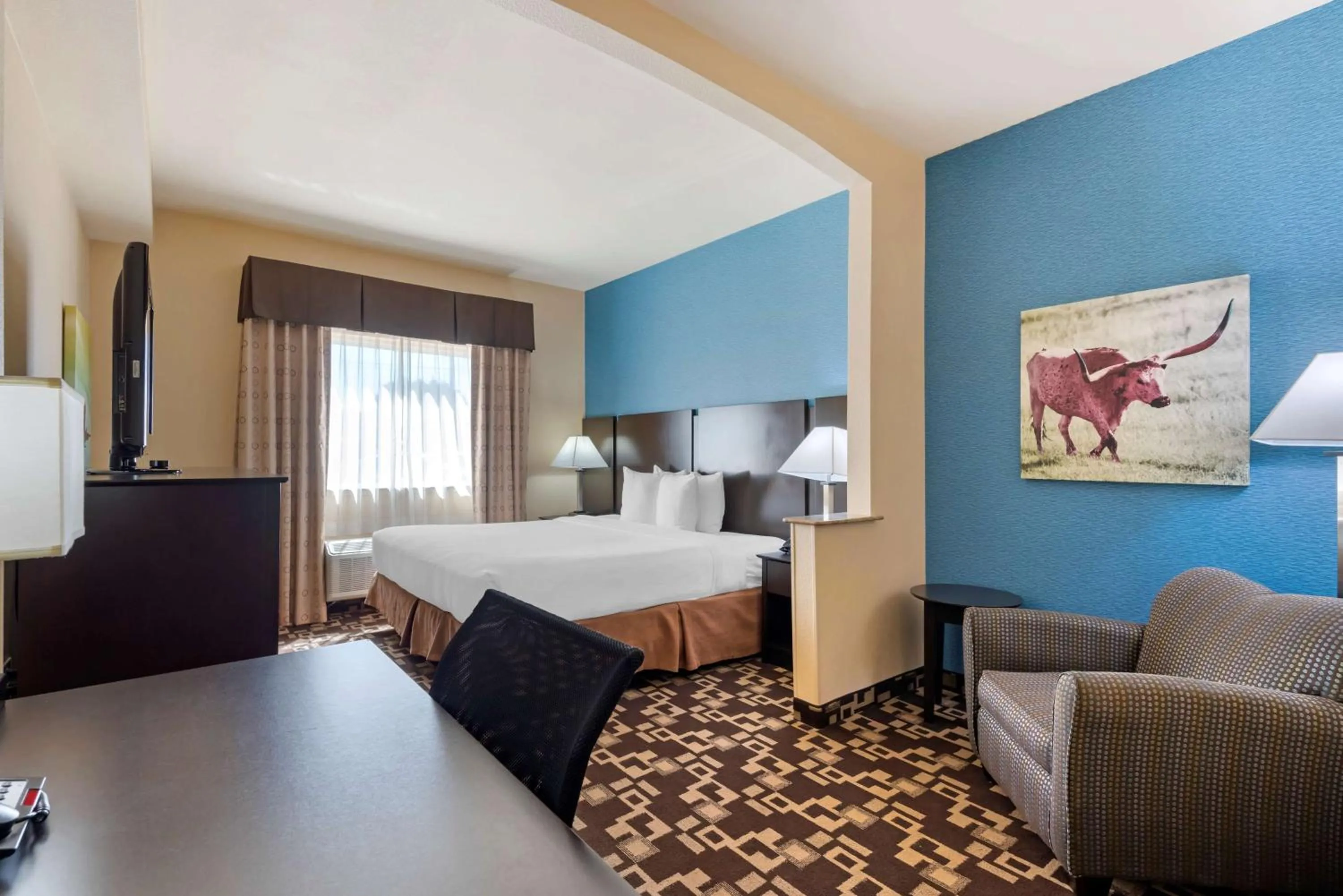 Bedroom, Bed in Best Western Plus Arlington North Hotel & Suites