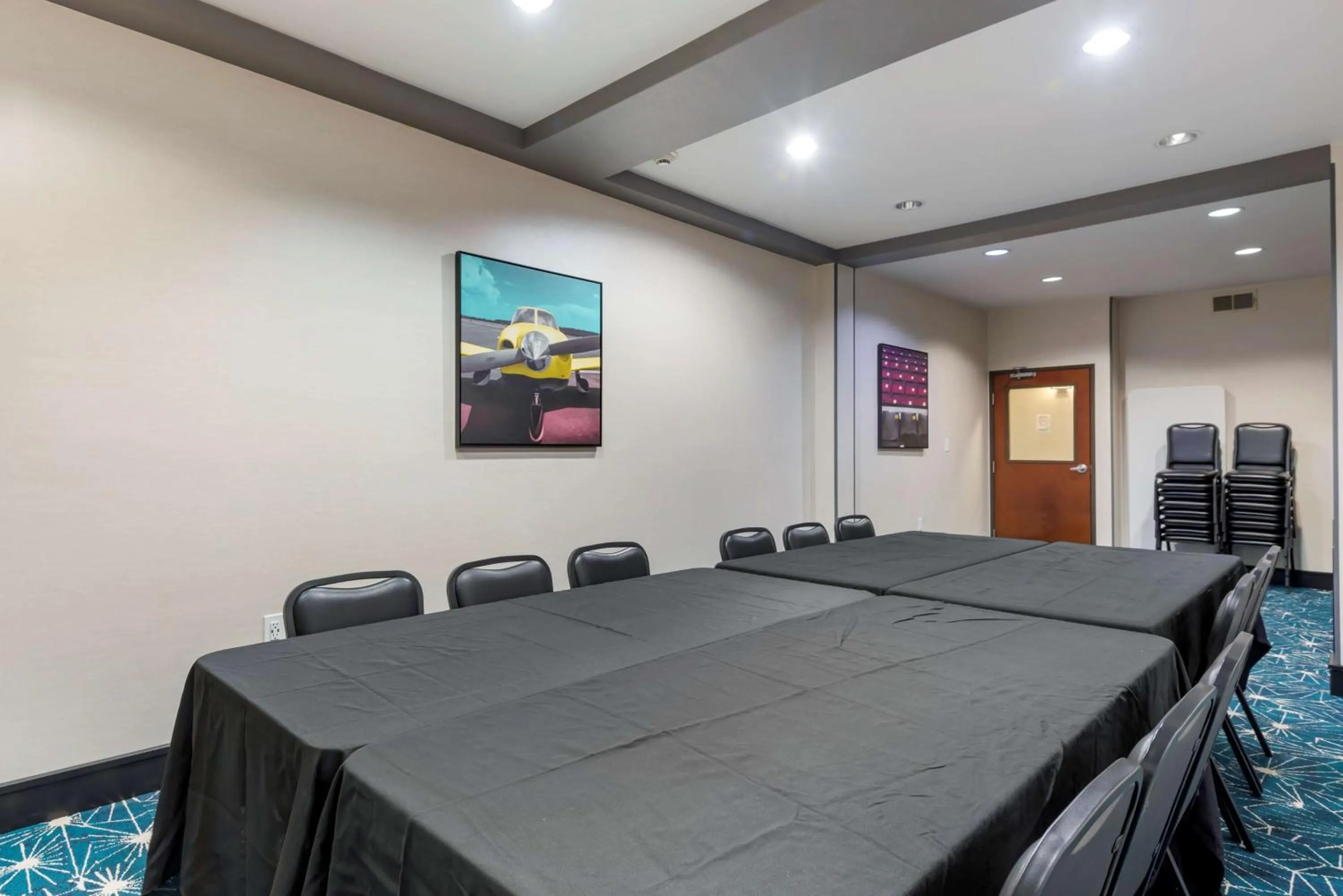 Meeting/conference room in Best Western Plus Arlington North Hotel & Suites