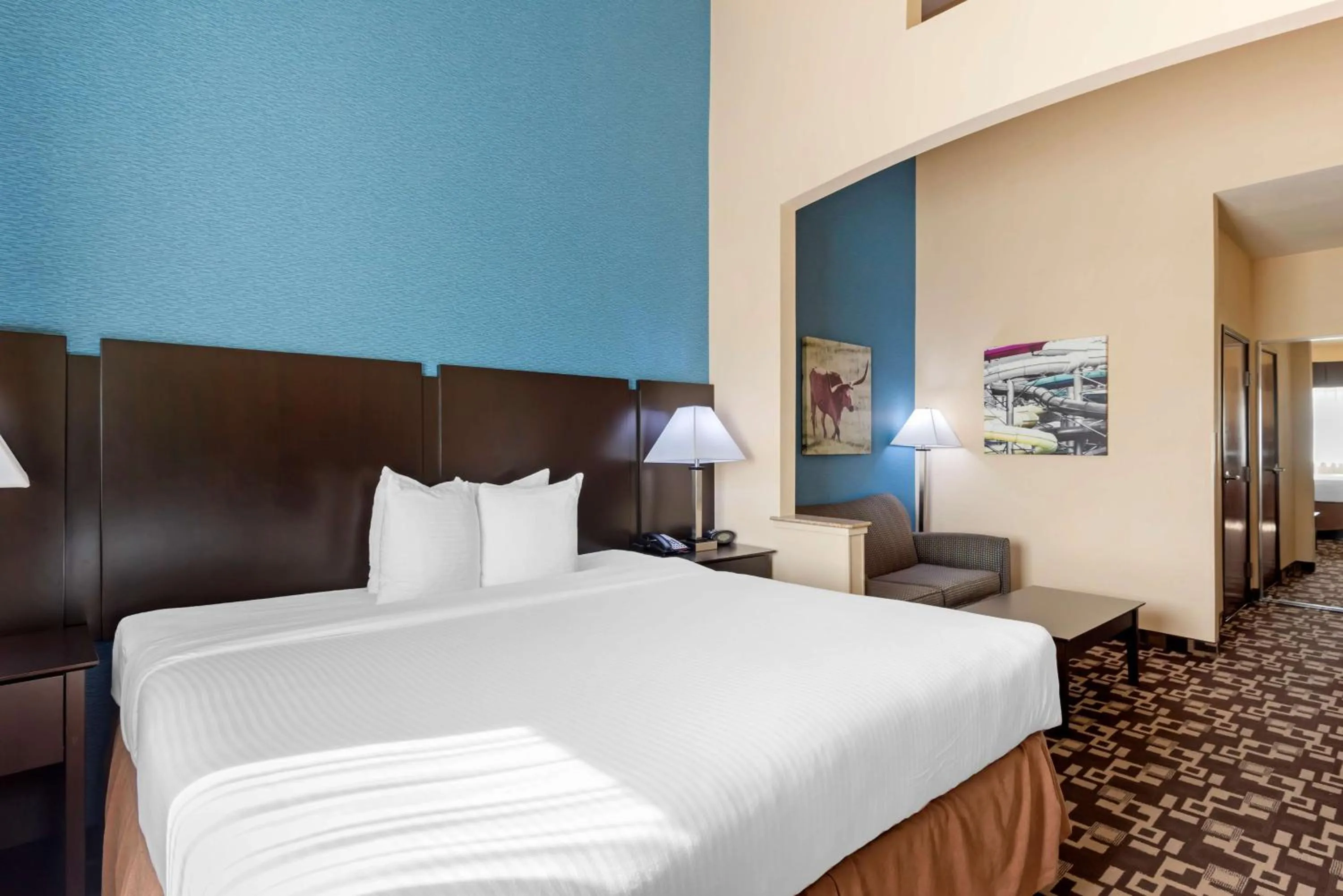 Bedroom, Bed in Best Western Plus Arlington North Hotel & Suites