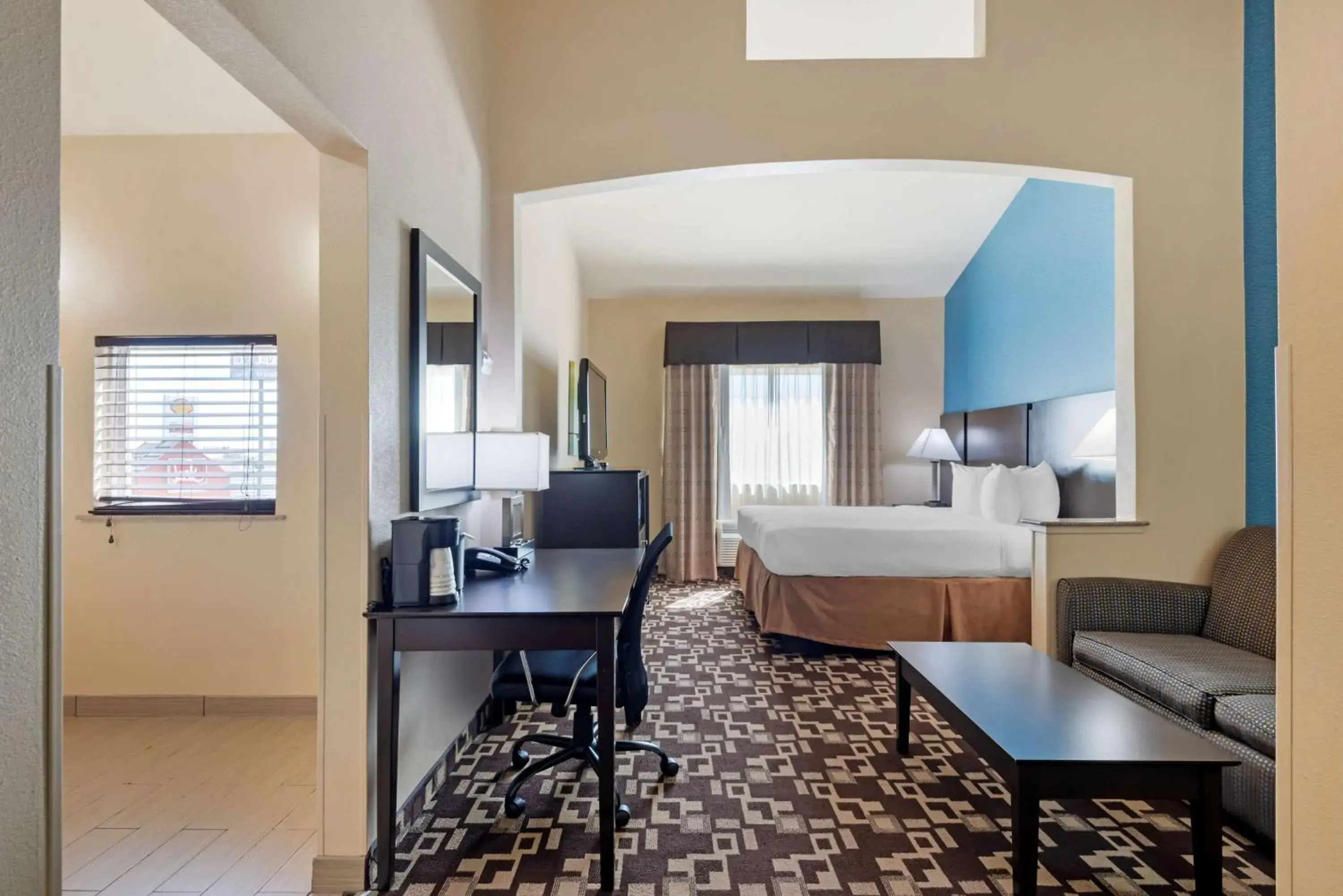 King Room with Sofa Bed and Jetted Tub - Disability Access in Best Western Plus Arlington North Hotel & Suites King Room with Sofa Bed and Jetted Tub - Disability Access in Best Western Plus Arlington North Hotel & Suites