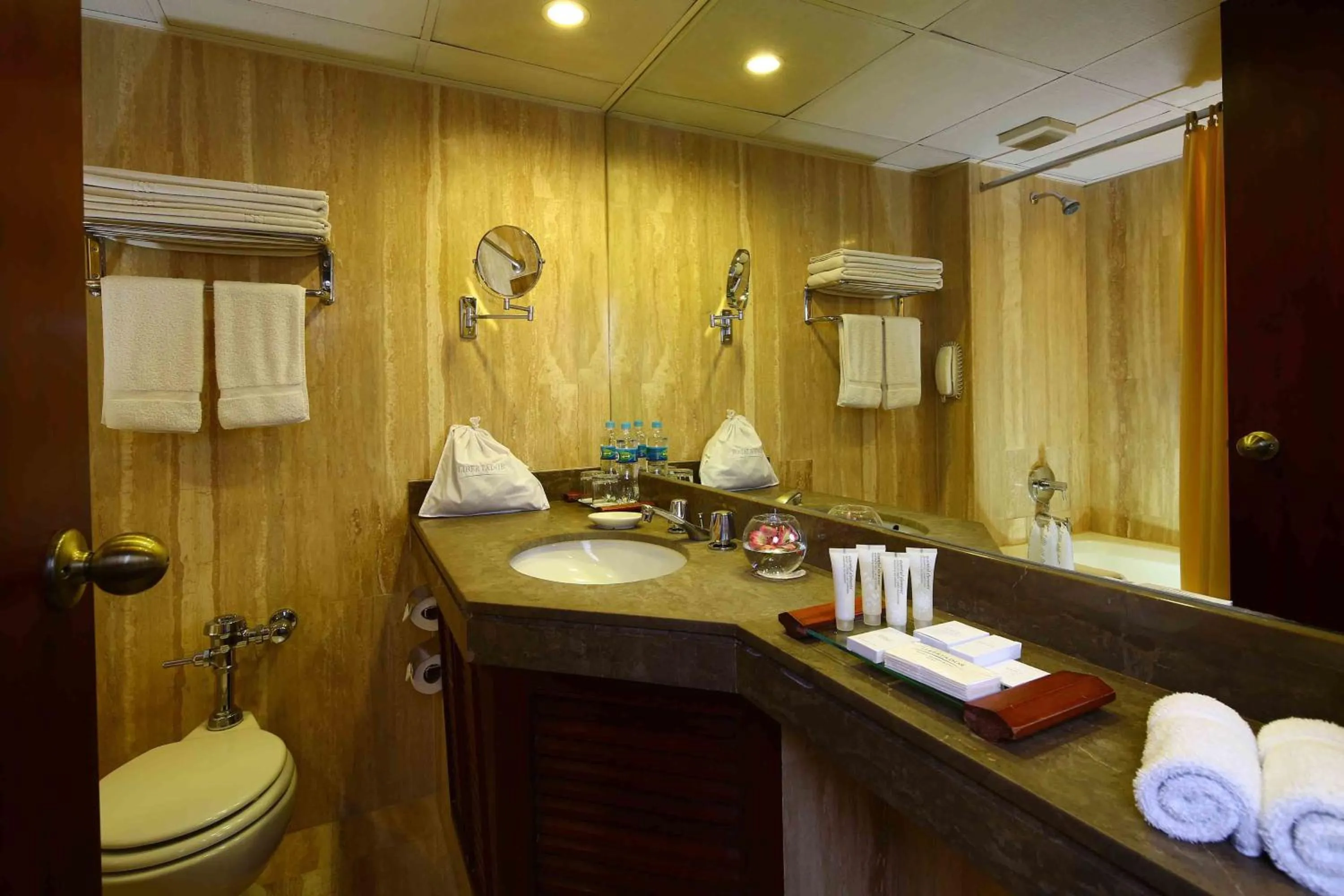 Bathroom in GHL Hotel Lago Titicaca