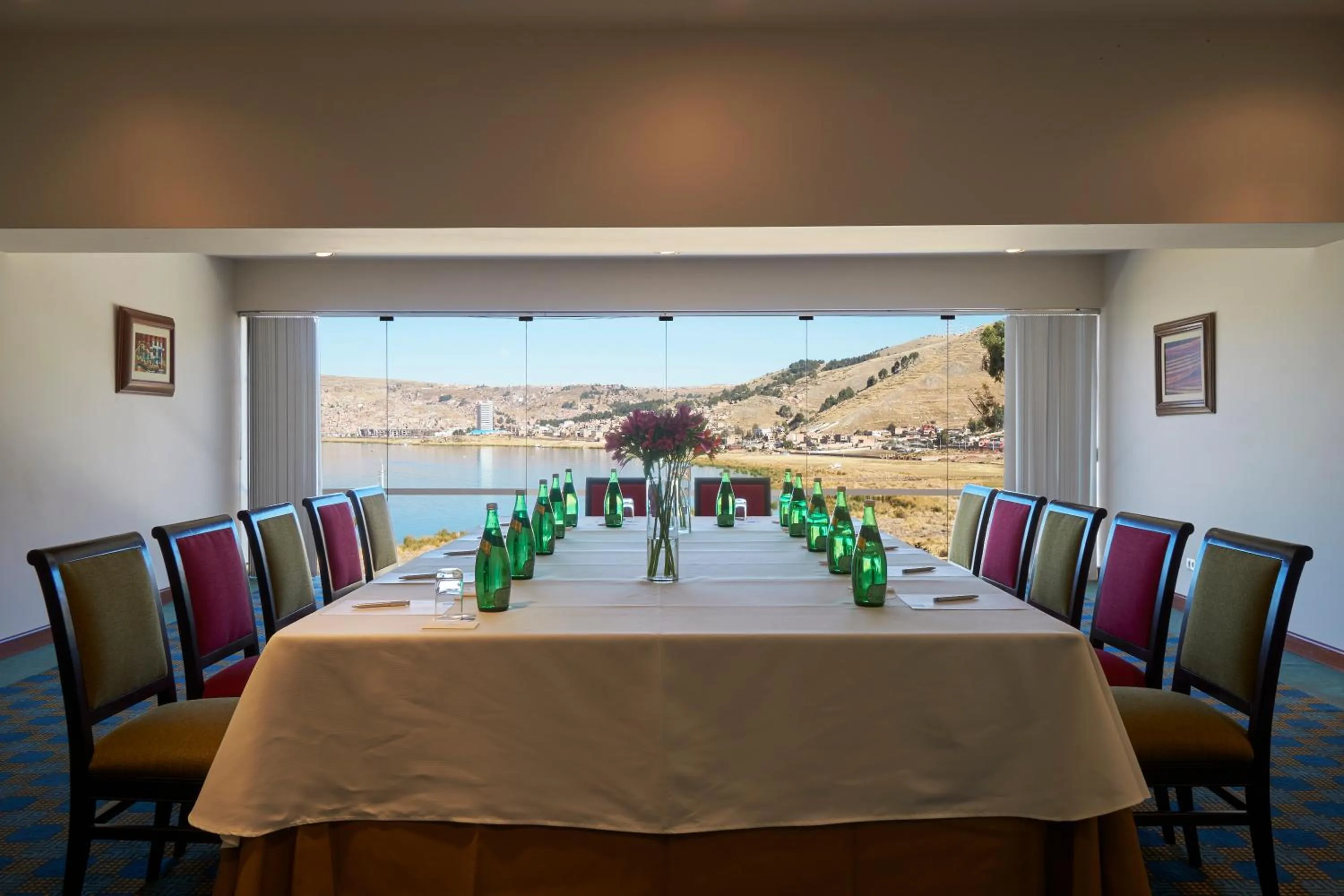Living room in GHL Hotel Lago Titicaca