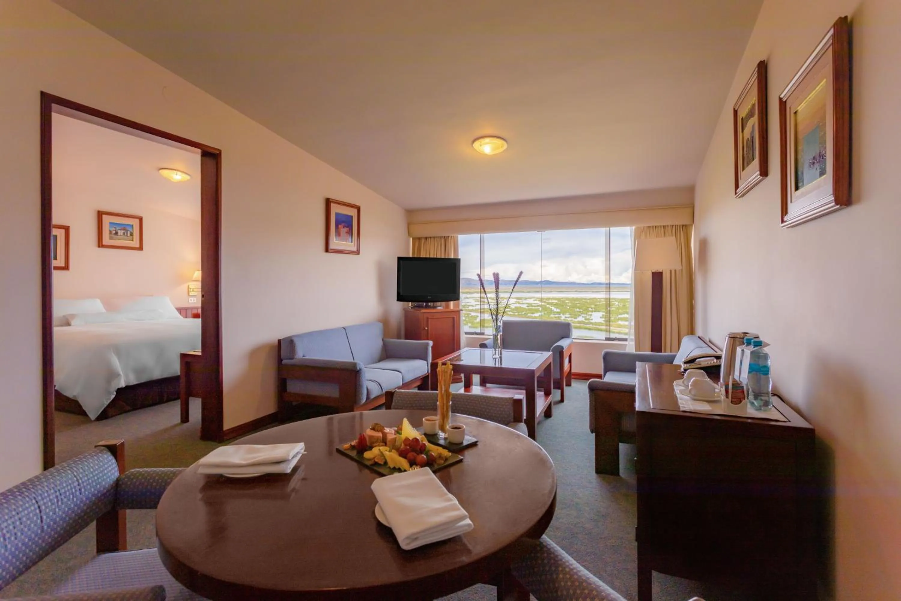 Dining area, Bed in GHL Hotel Lago Titicaca