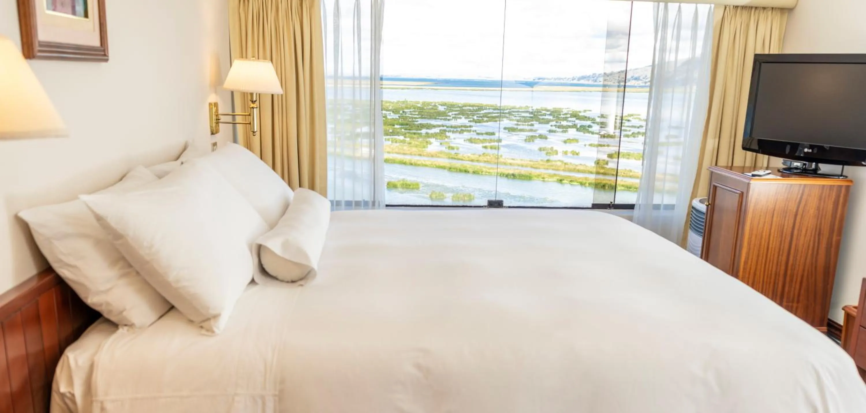 View (from property/room), Bed in GHL Hotel Lago Titicaca