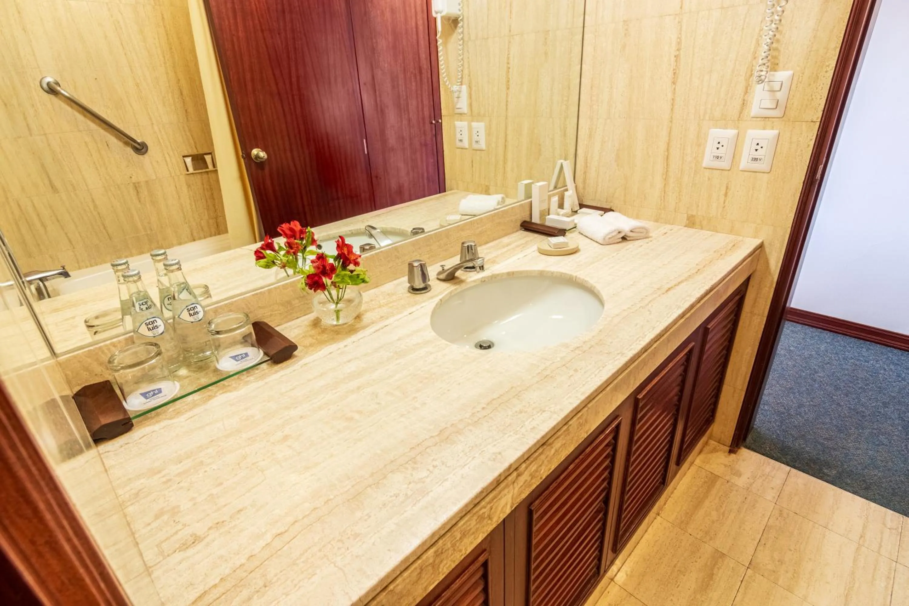 Bathroom in GHL Hotel Lago Titicaca