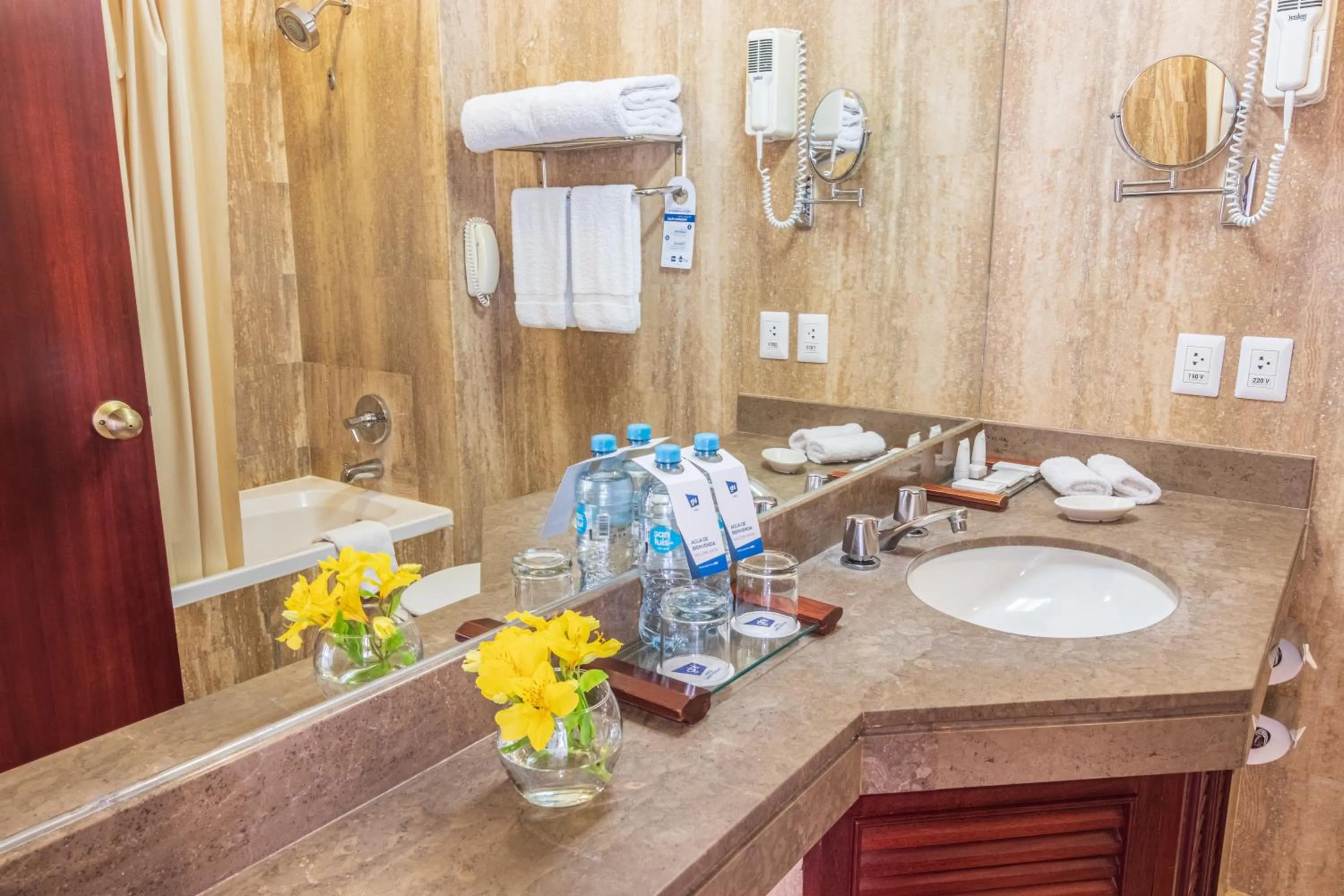 Bathroom in GHL Hotel Lago Titicaca