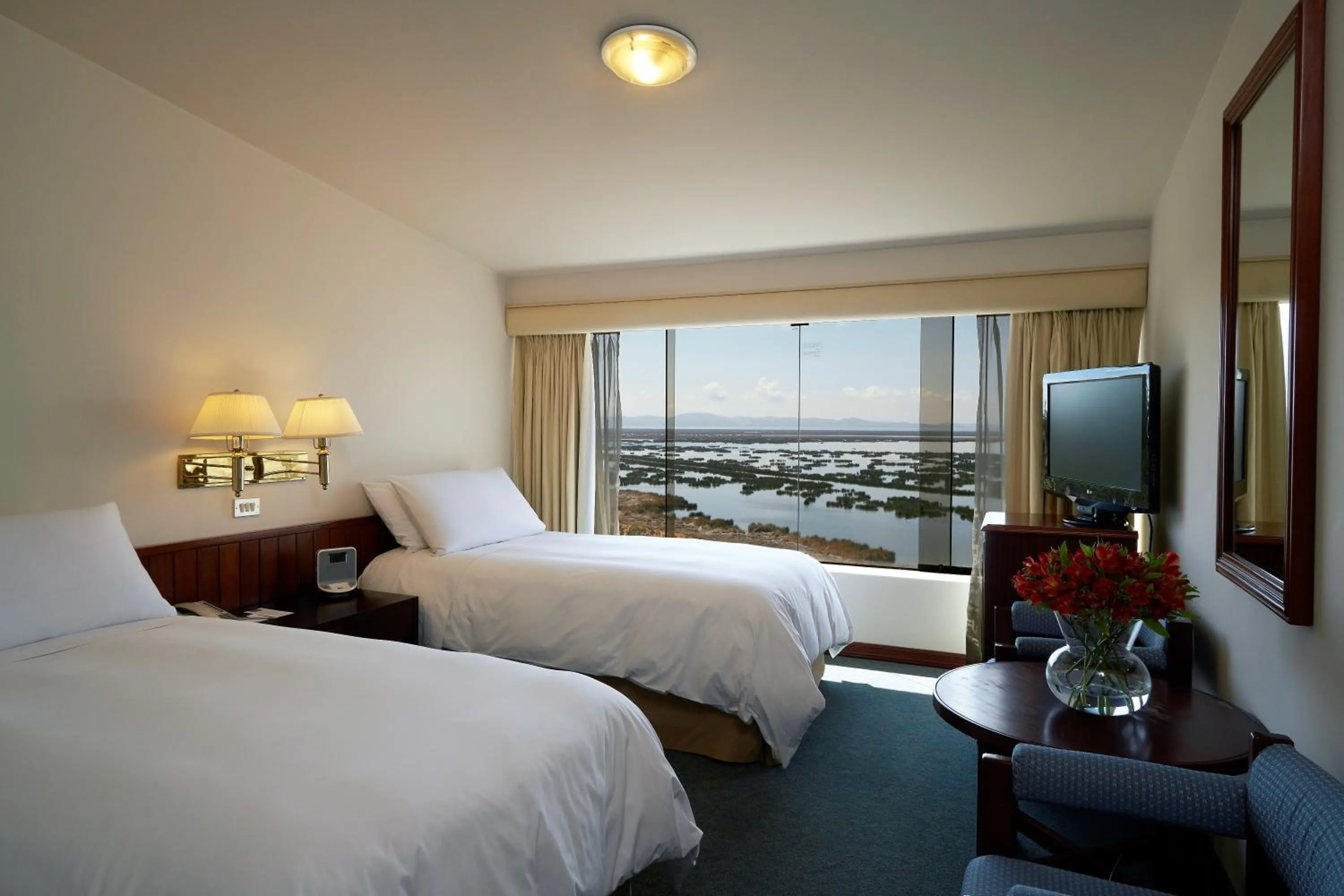 Lake view, Bed in GHL Hotel Lago Titicaca