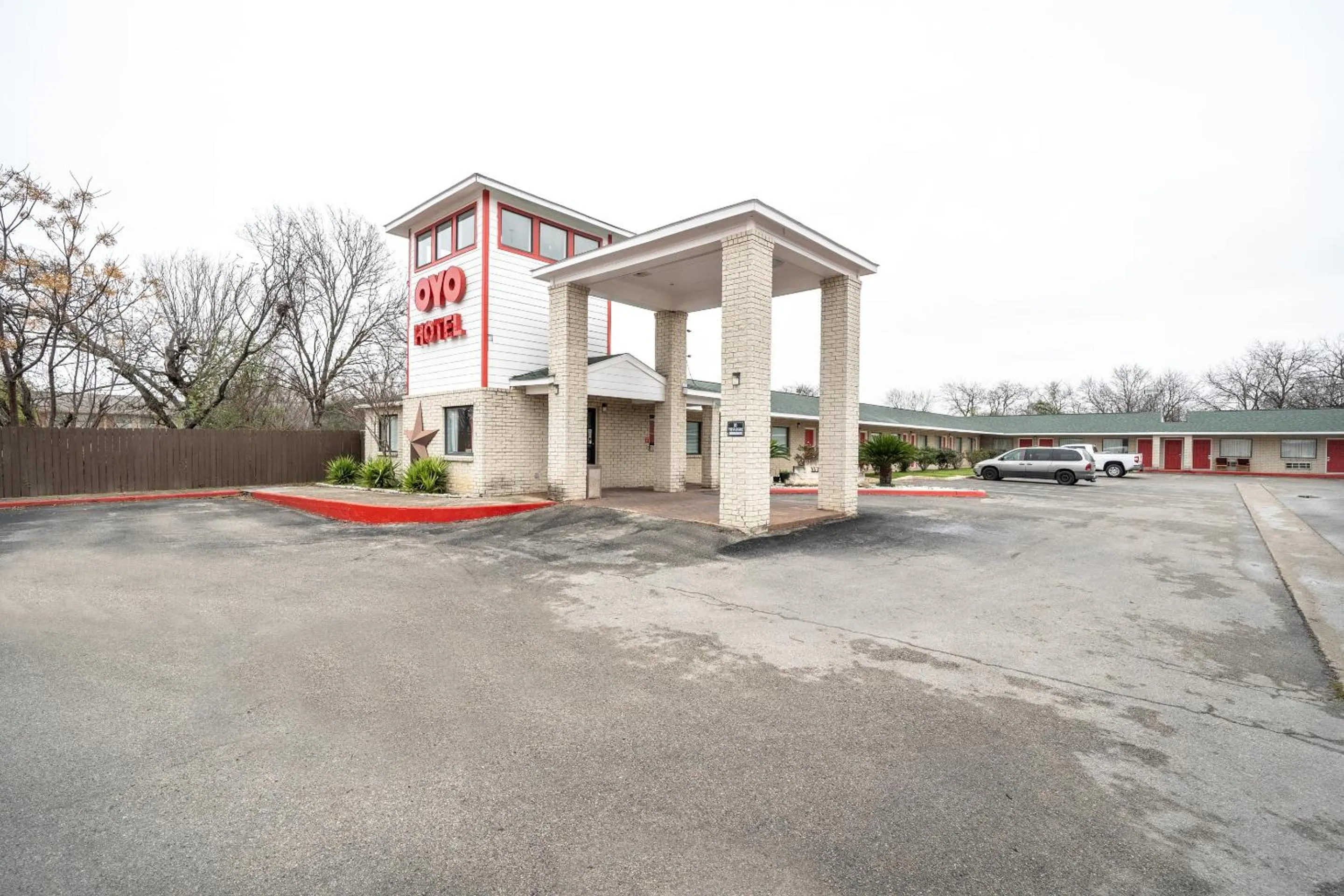 Facade/entrance in OYO Hotel San Antonio near AT&T Center