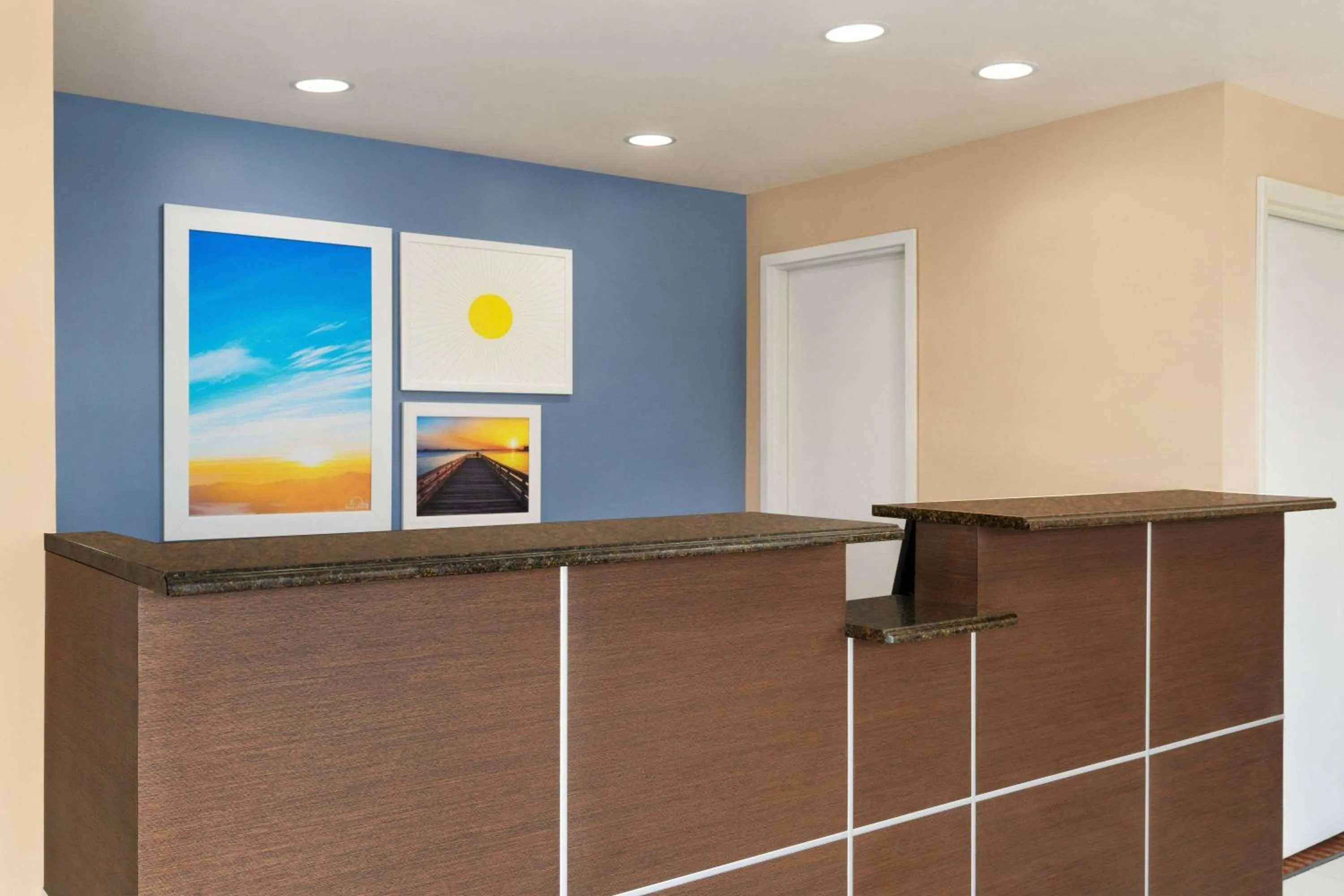 Lobby or reception in Days Inn by Wyndham Middletown/Newport Area