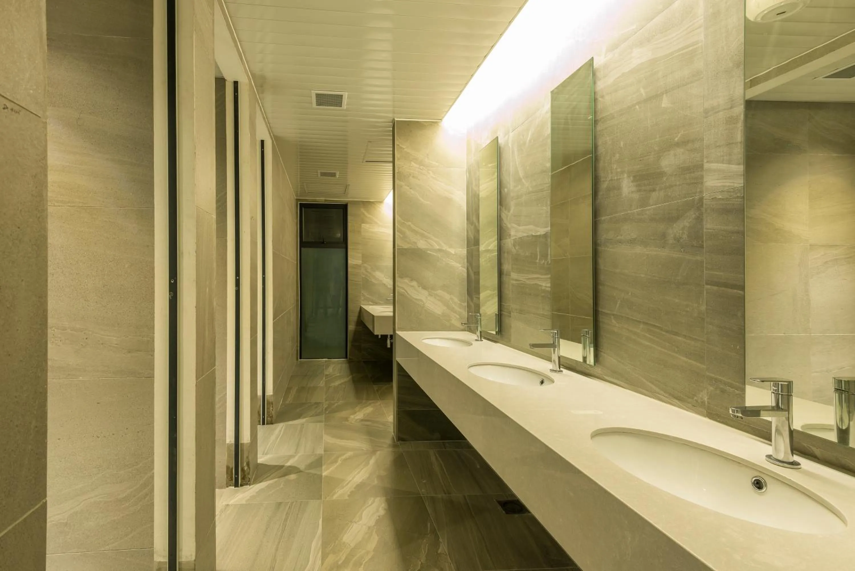 Bathroom in Jinhold Hotel & Serviced Apartment