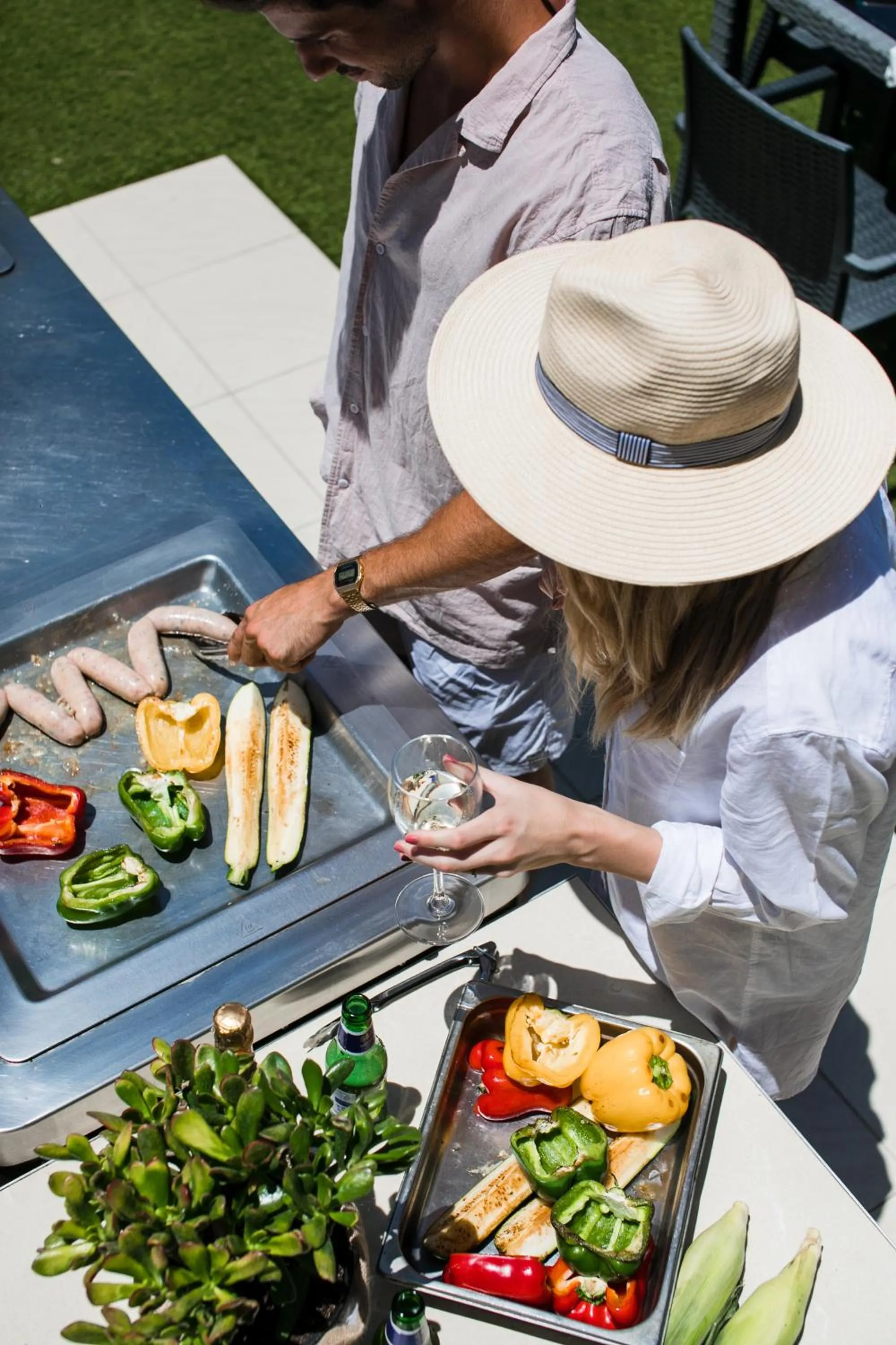 Food and drinks in Pier 21 Riverside Apartment Hotel