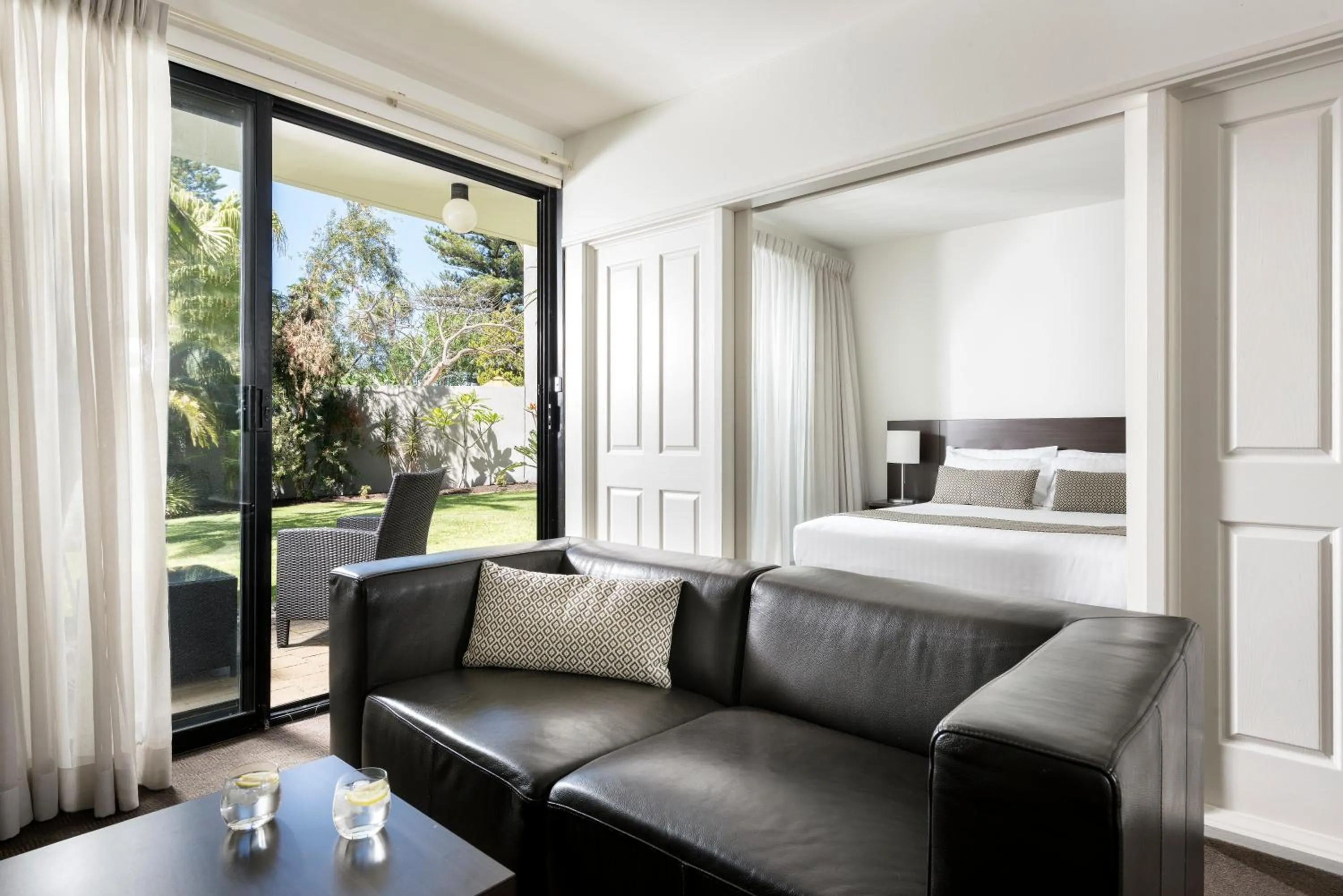 Living room, Bed in Pier 21 Riverside Apartment Hotel