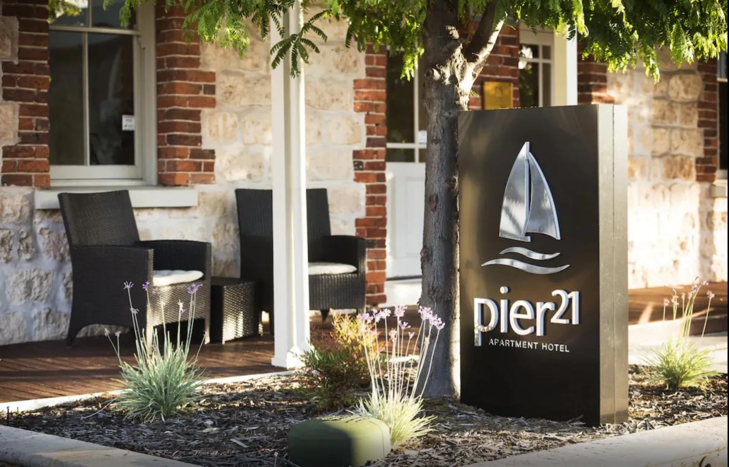 Property building in Pier 21 Riverside Apartment Hotel