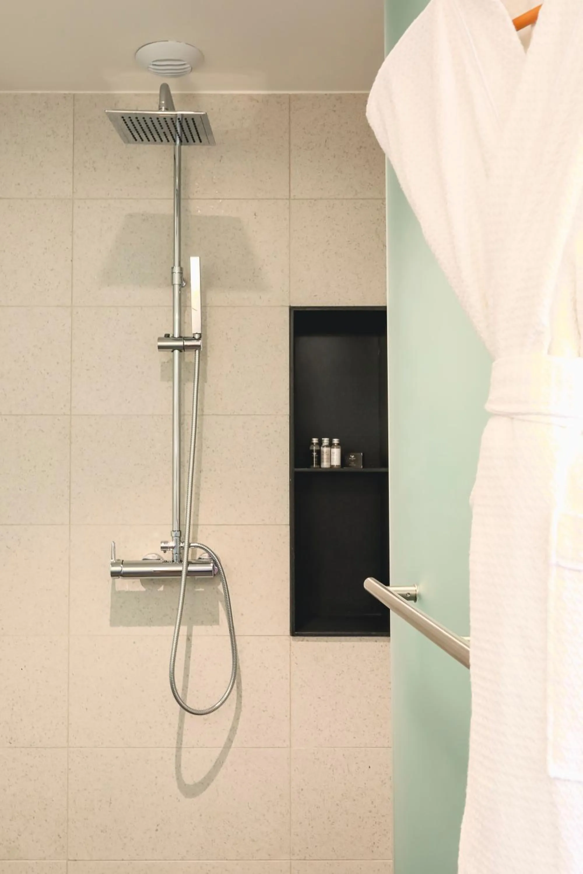 Shower in Le Tahiti by Pearl Resorts