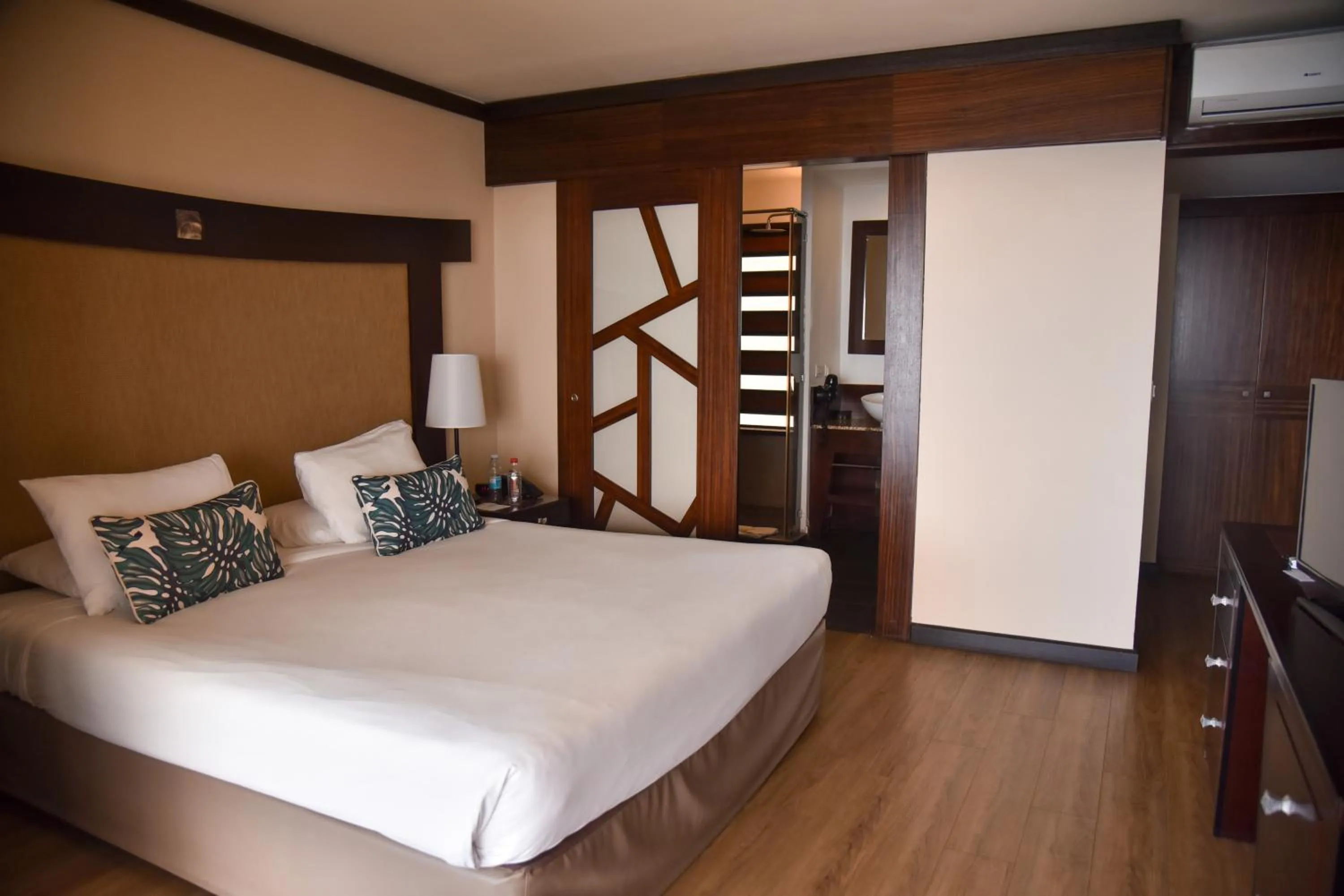 Bedroom, Bed in Le Tahiti by Pearl Resorts