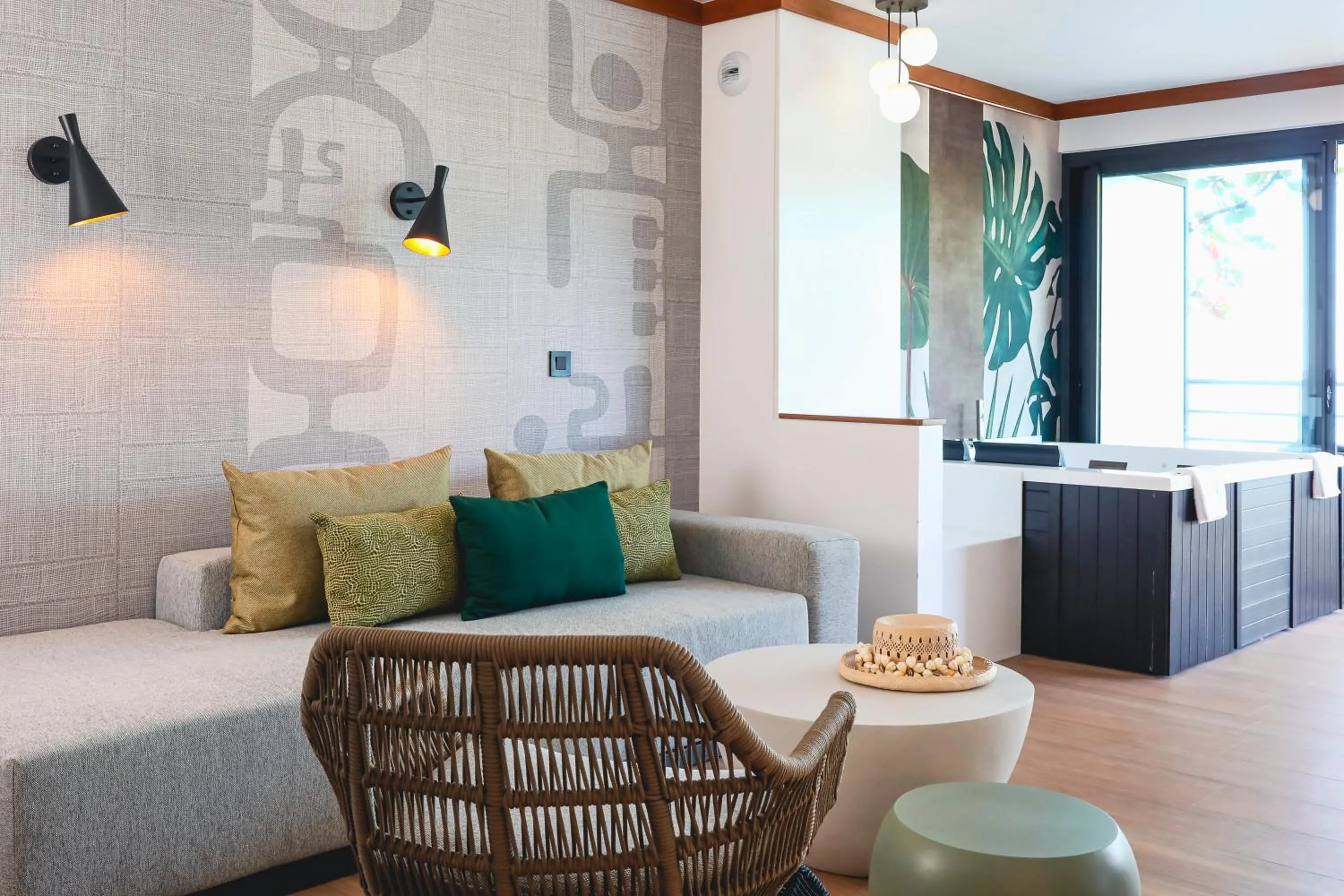 Hot Tub, Bed in Le Tahiti by Pearl Resorts